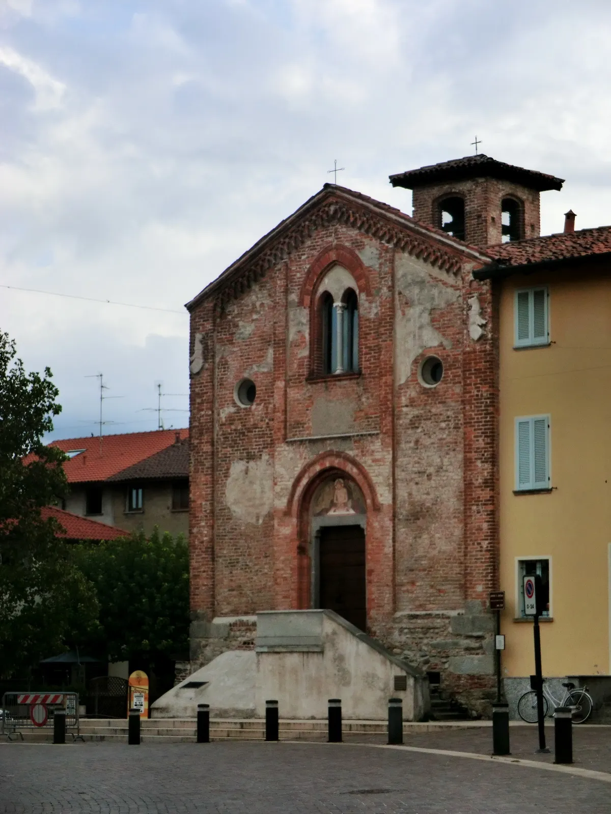 Photo showing: St Stephan Oratory, Lentate sul Seveso

Native name
Oratorio di Santo Stefano Location
Lentate sul Seveso, Lombardy, Italy Coordinates
45° 40′ 42.45″ N, 9° 07′ 19.65″ E Established
1369 Website
www.comune.lentatesulseveso.mb.it/Articoli/Il-Nostro-Paese/Monumenti/517-258%5EOratorio-di-Santo-Stefano.asp?ID=258 Authority file

: Q3884882
VIAF: 132917749
LCCN: no2008167329
GND: 7615023-9
WorldCat
institution QS:P195,Q3884882