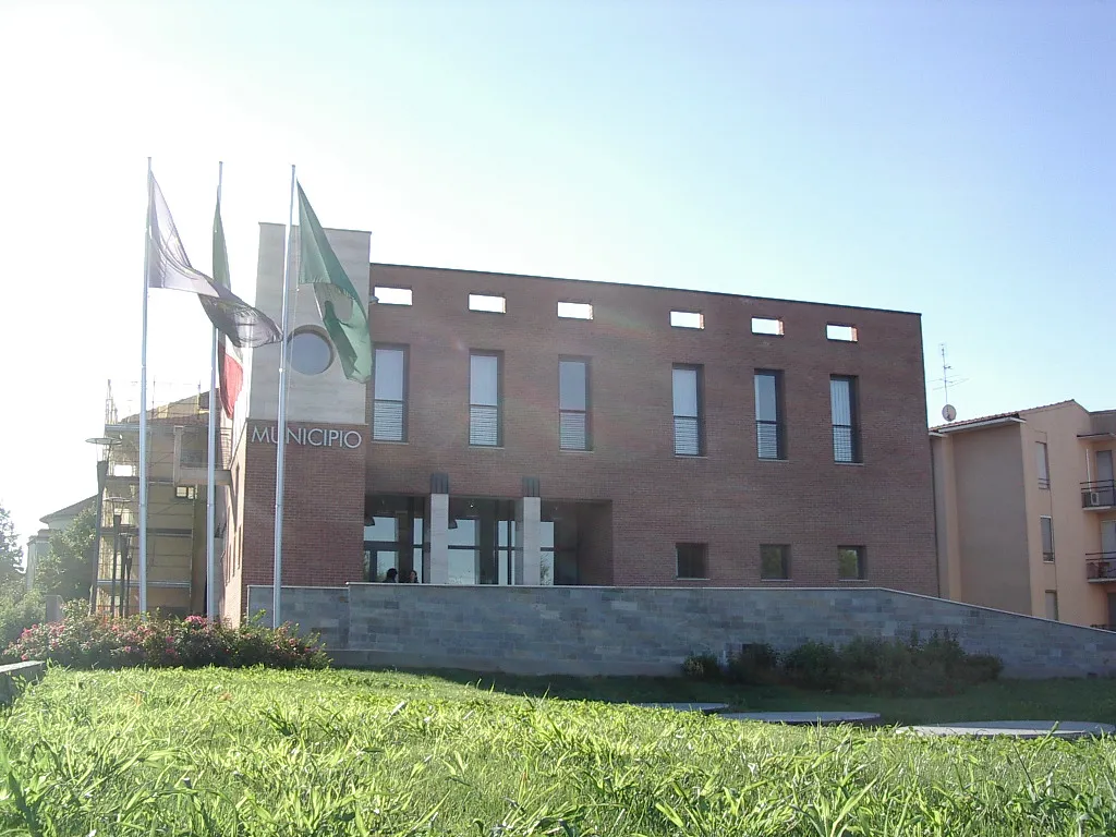 Photo showing: new town hall of Dresano