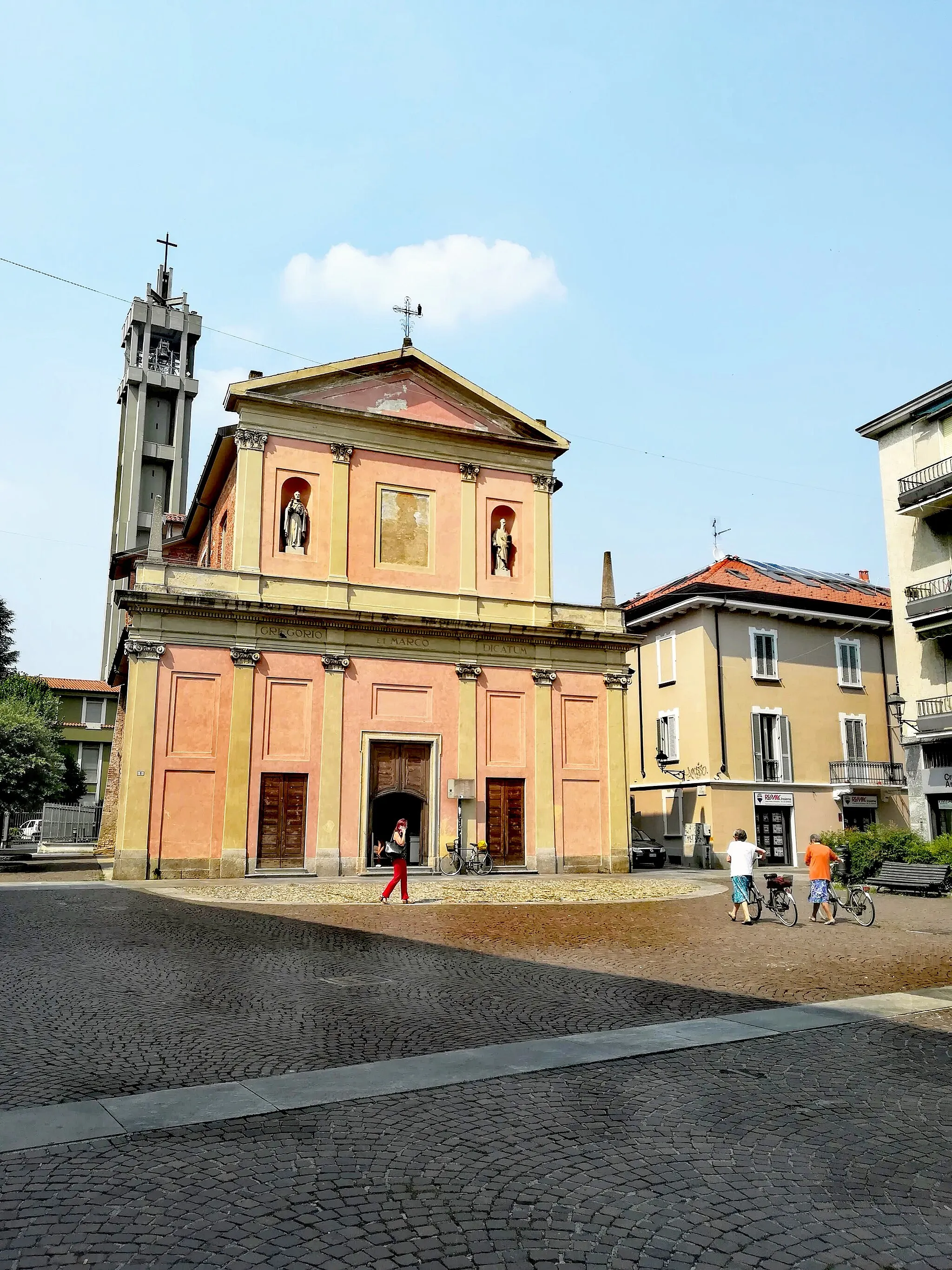Photo showing: Small square XI febbraio and ancient church of S.S. Marco and Gregorio, Cologno Monzese, Italy.