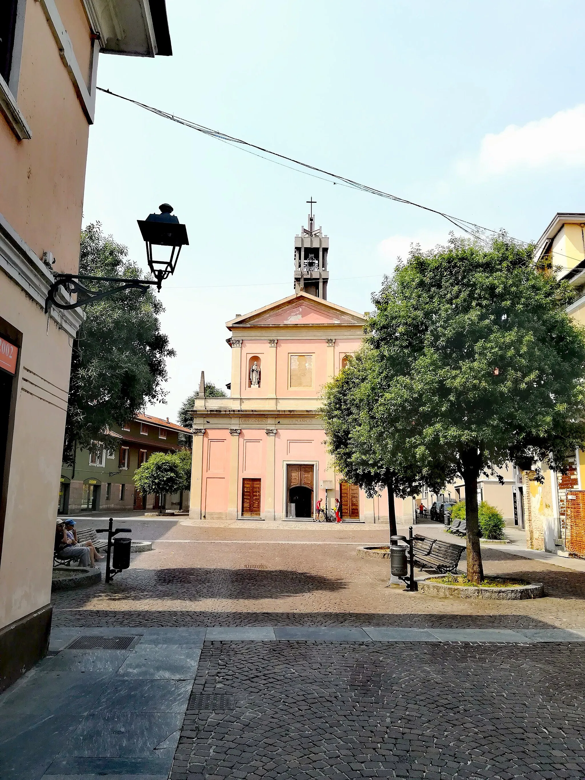 Photo showing: Small square XI febbraio and ancient church of S.S. Marco and Gregorio, Cologno Monzese, metropolitan city of Milan, Italy.