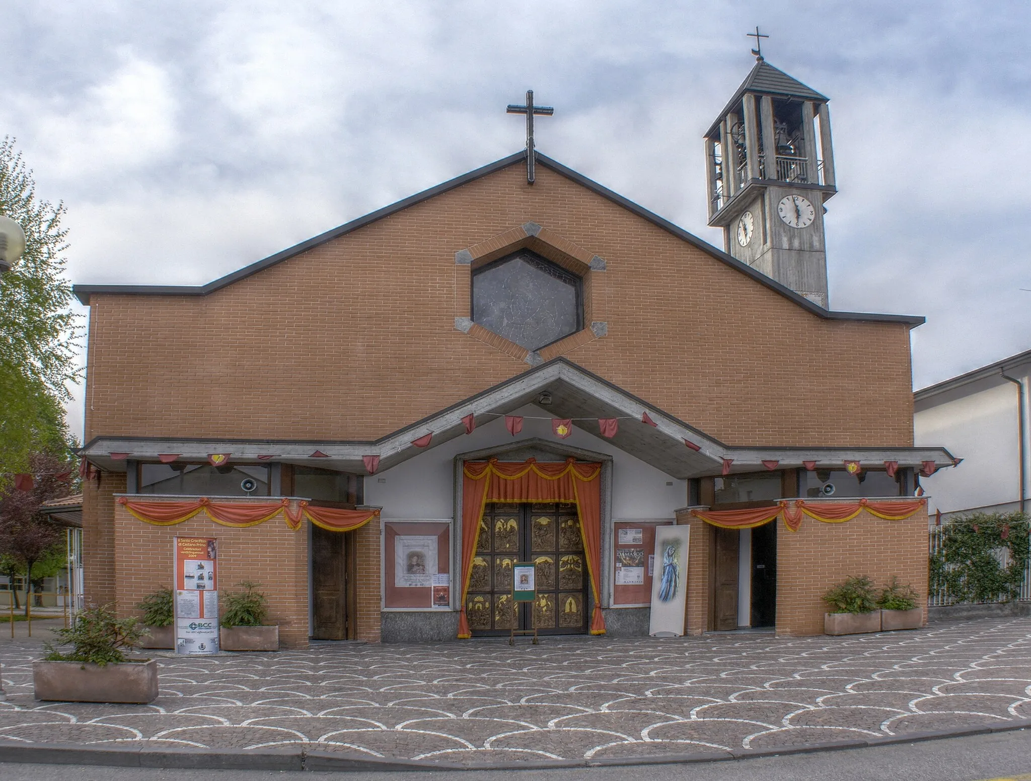Photo showing: Castano Primo, MI, Italy - External view of Madonna dei Poveri church.