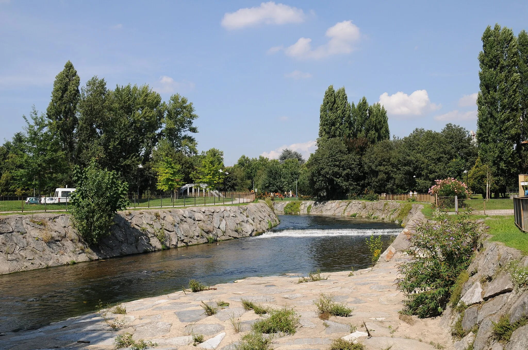 Photo showing: Olona river in Legnano (Italy)