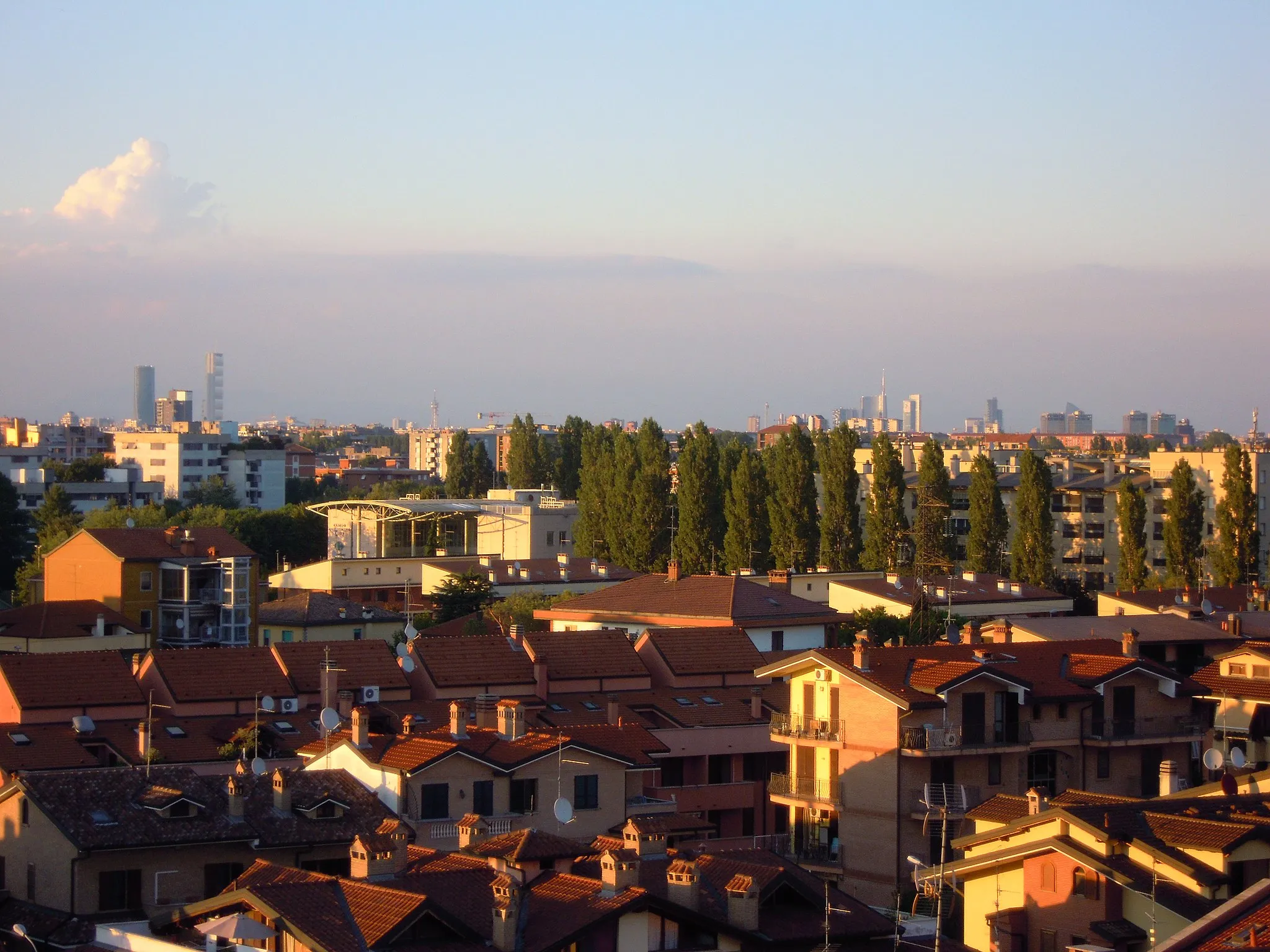 Photo showing: Uno scorcio di Buccinasco, con Milano sullo sfondo. (2017)