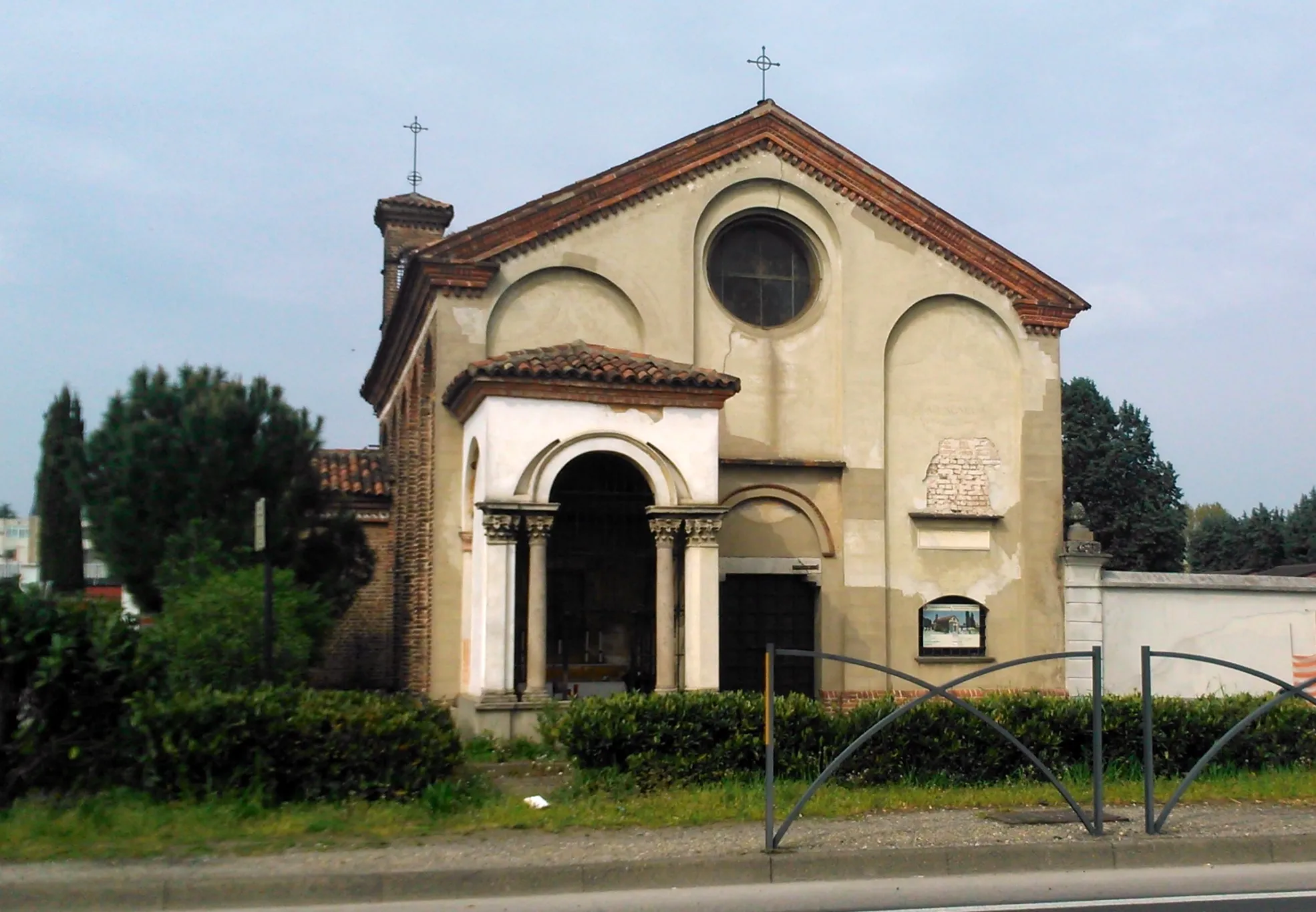 Photo showing: Chiesa Santa Maria Nova - detta anche "del pilastrello", situata a Vimodrone (Milano), sulla Strada statale 11 Padana Superiore