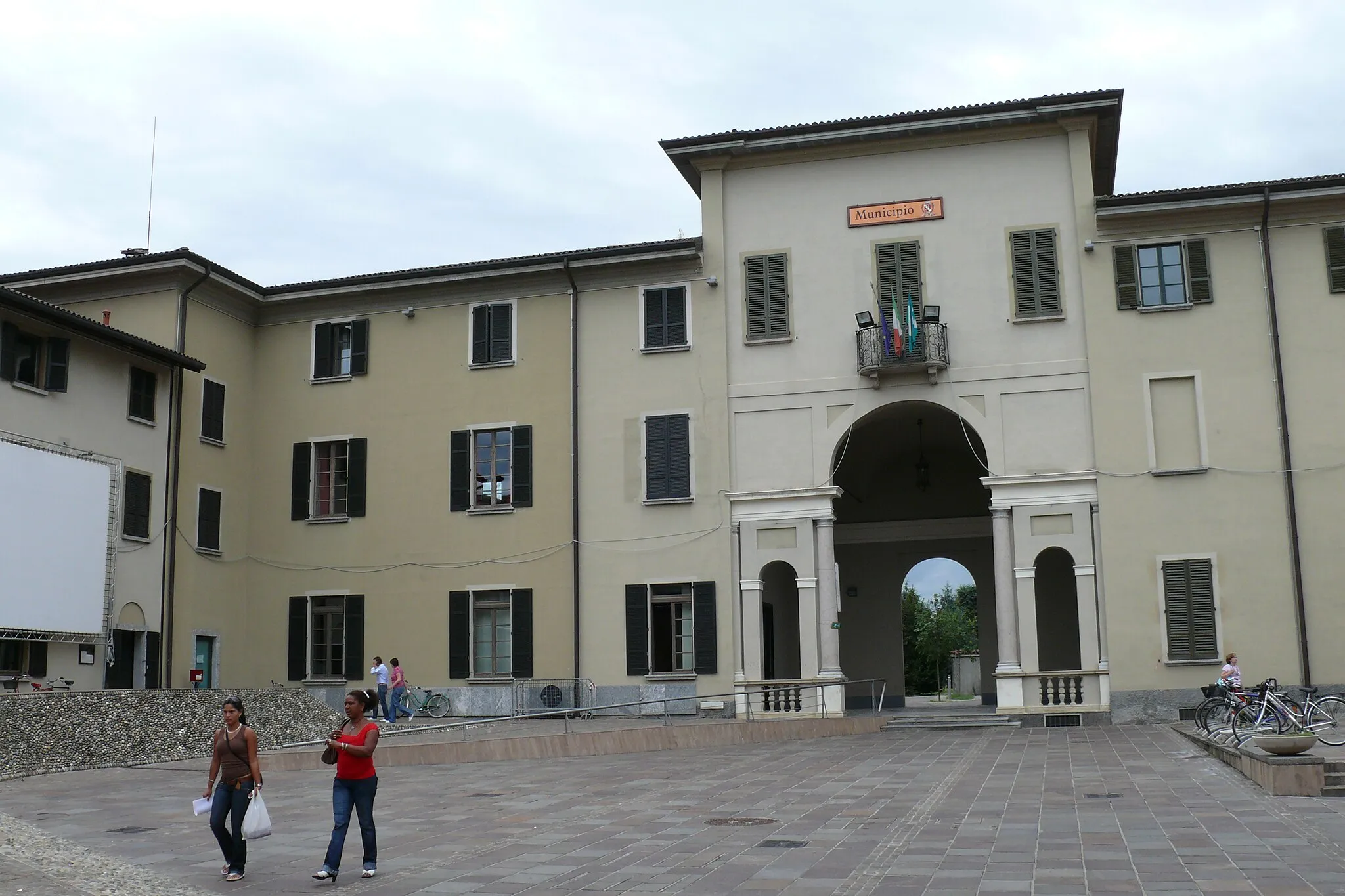 Photo showing: Town council of Concorezzo, Square of Peace