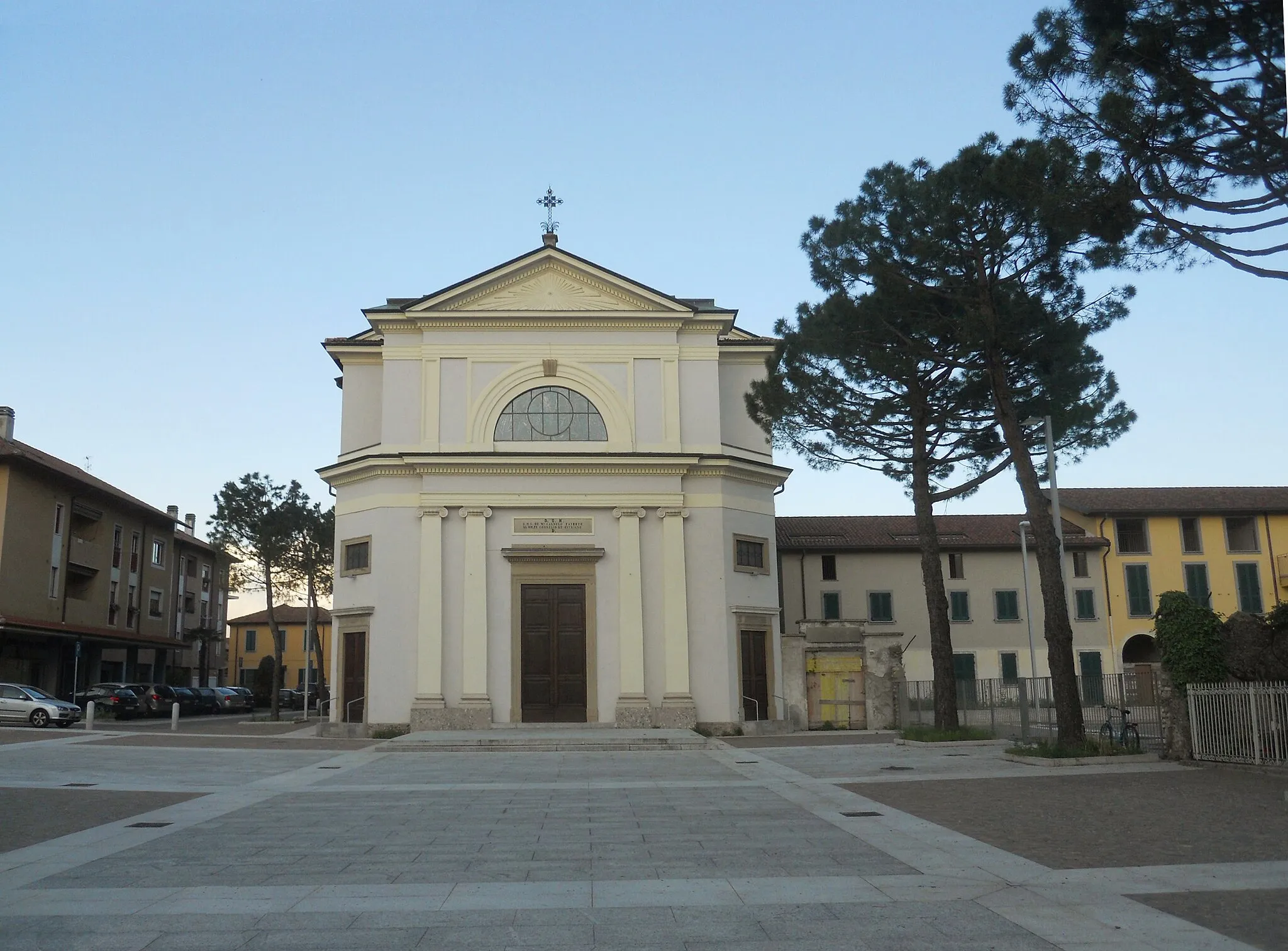 Photo showing: La piazza di Carnate