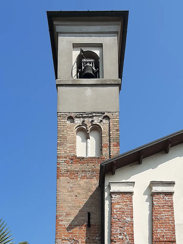 Photo showing: Vizzolo Predabissi, il campanile della chiesa di San Pietro.