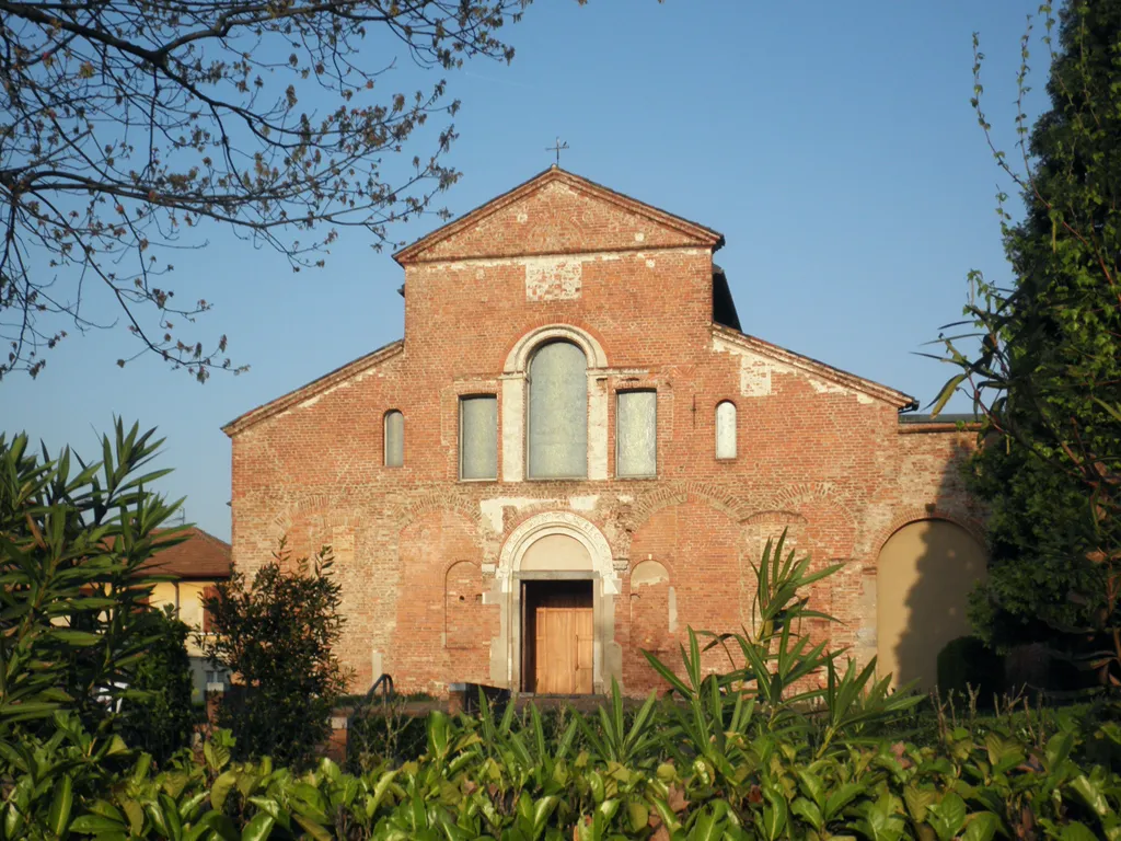 Photo showing: Basilica di Santa Maria in Calvenzano a Vizzolo Predabissi.