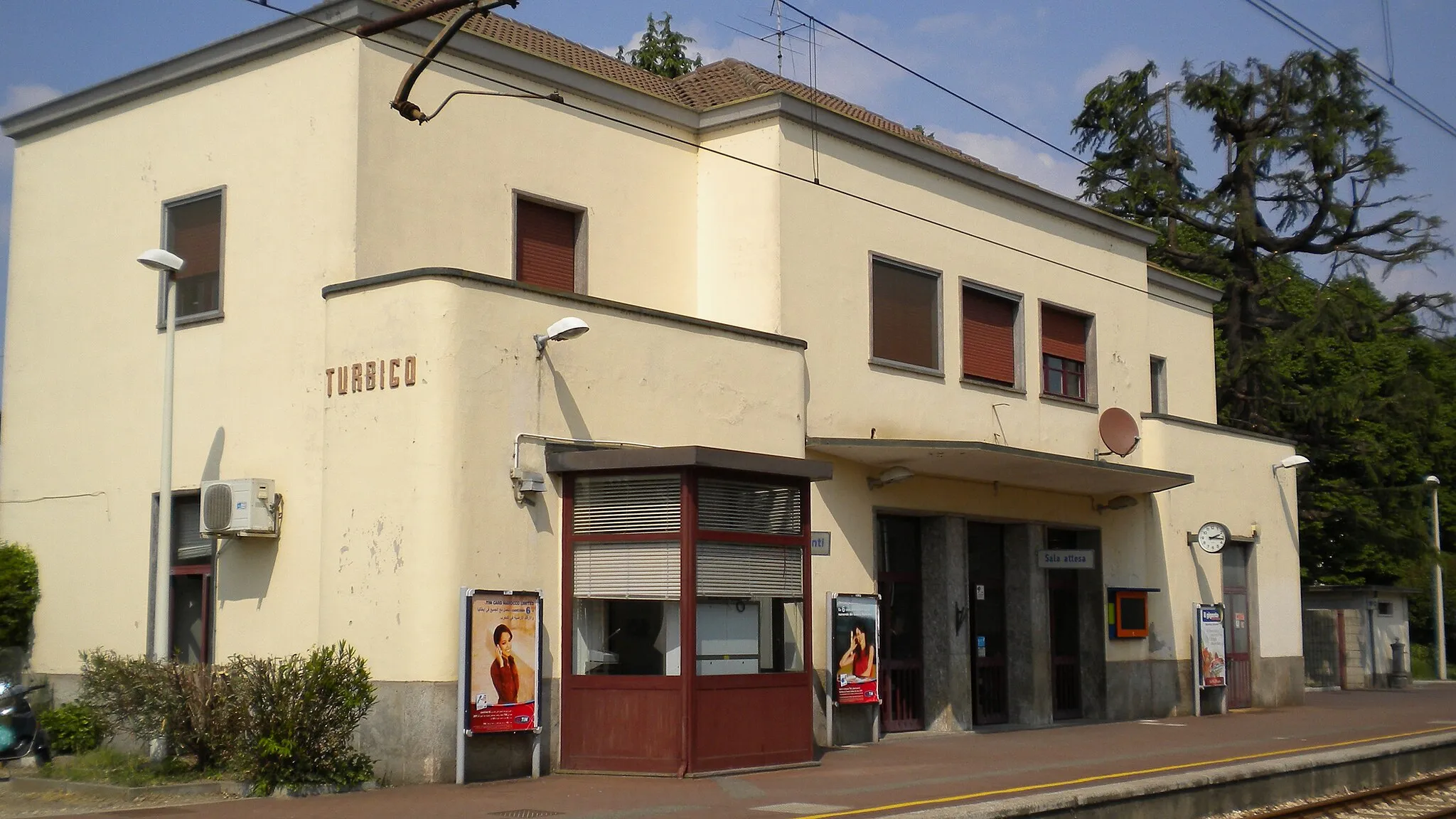 Photo showing: Stazione di Turbigo, la facciata dietro.