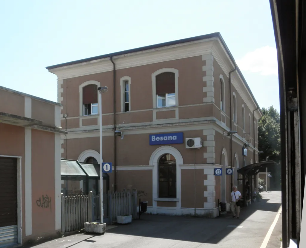 Photo showing: Stazione ferroviaria di Besana