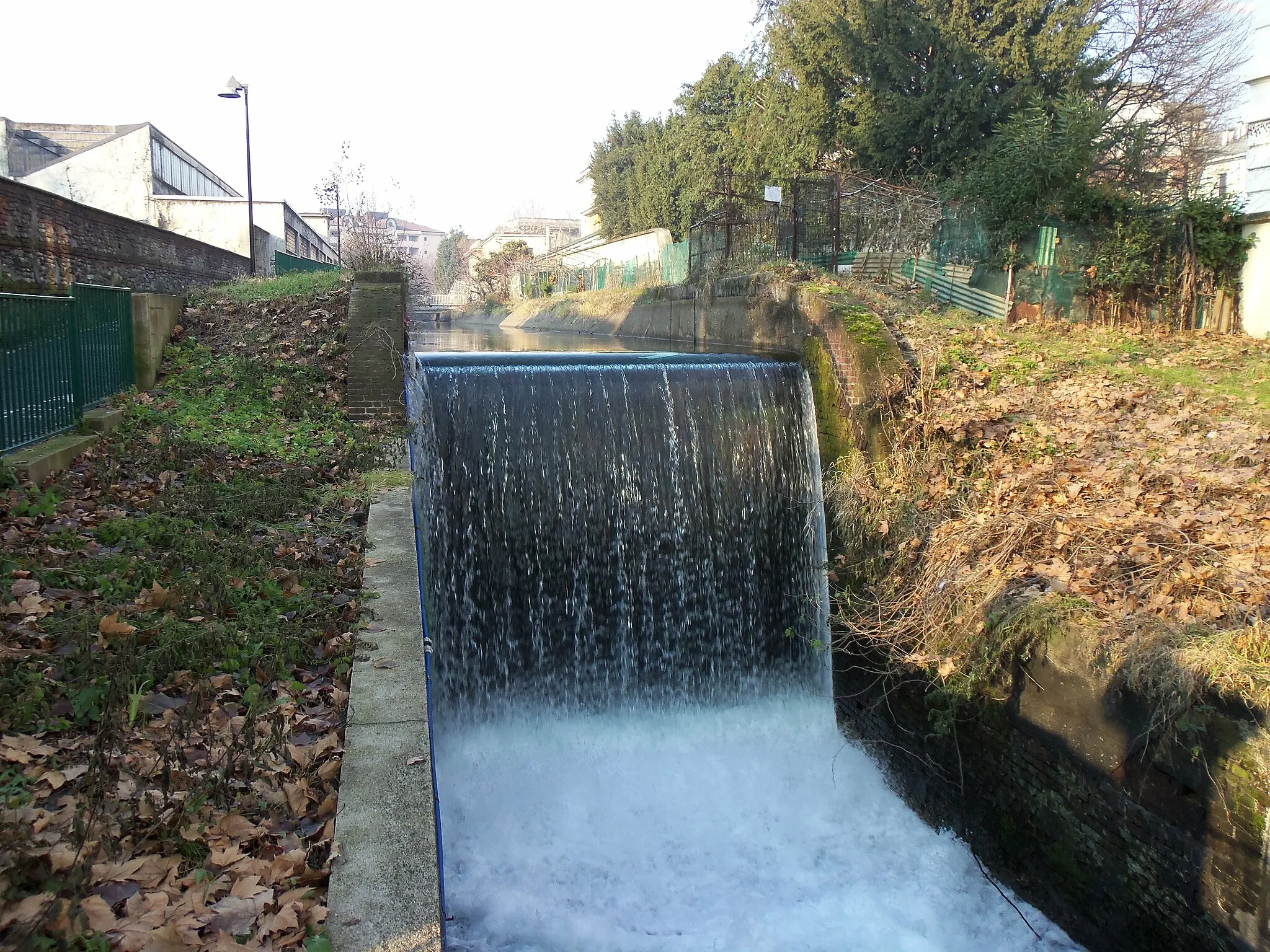 Photo showing: Canale Villoresi fall, crossing Monza)