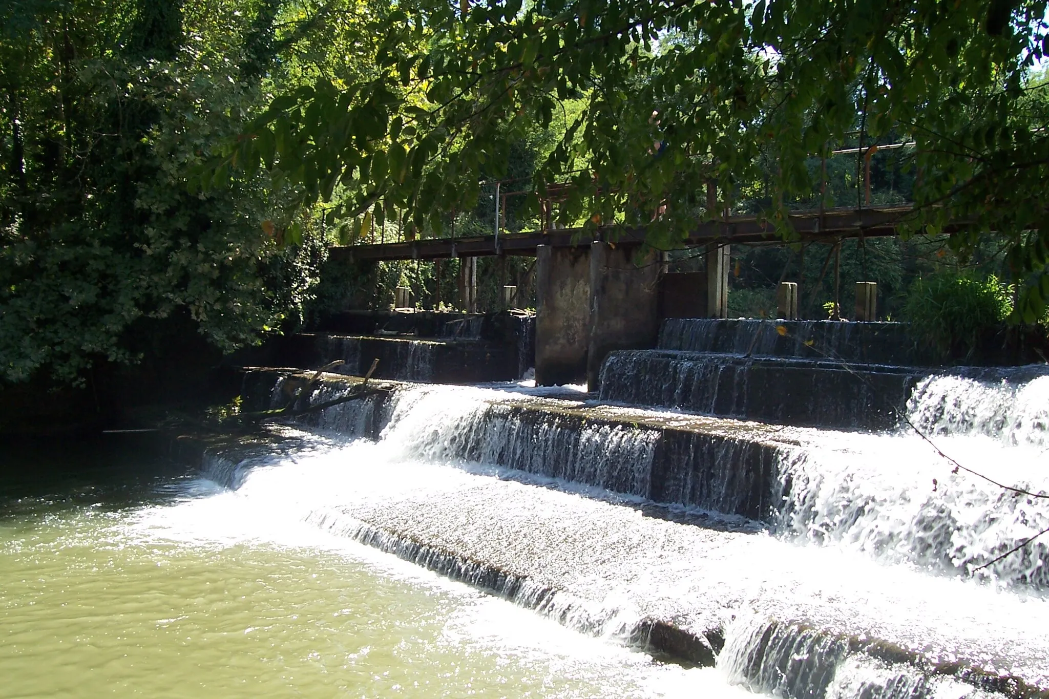 Photo showing: L'Olona inferiore alla chiusa (travaca) di Genzone