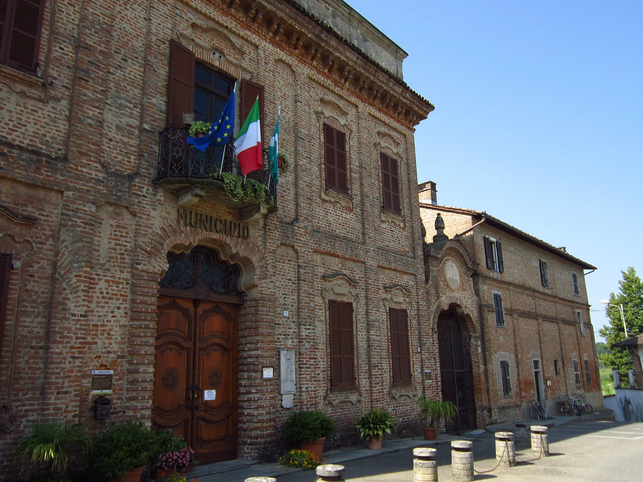 Photo showing: Town Hall, Breme, Pavia, Italy