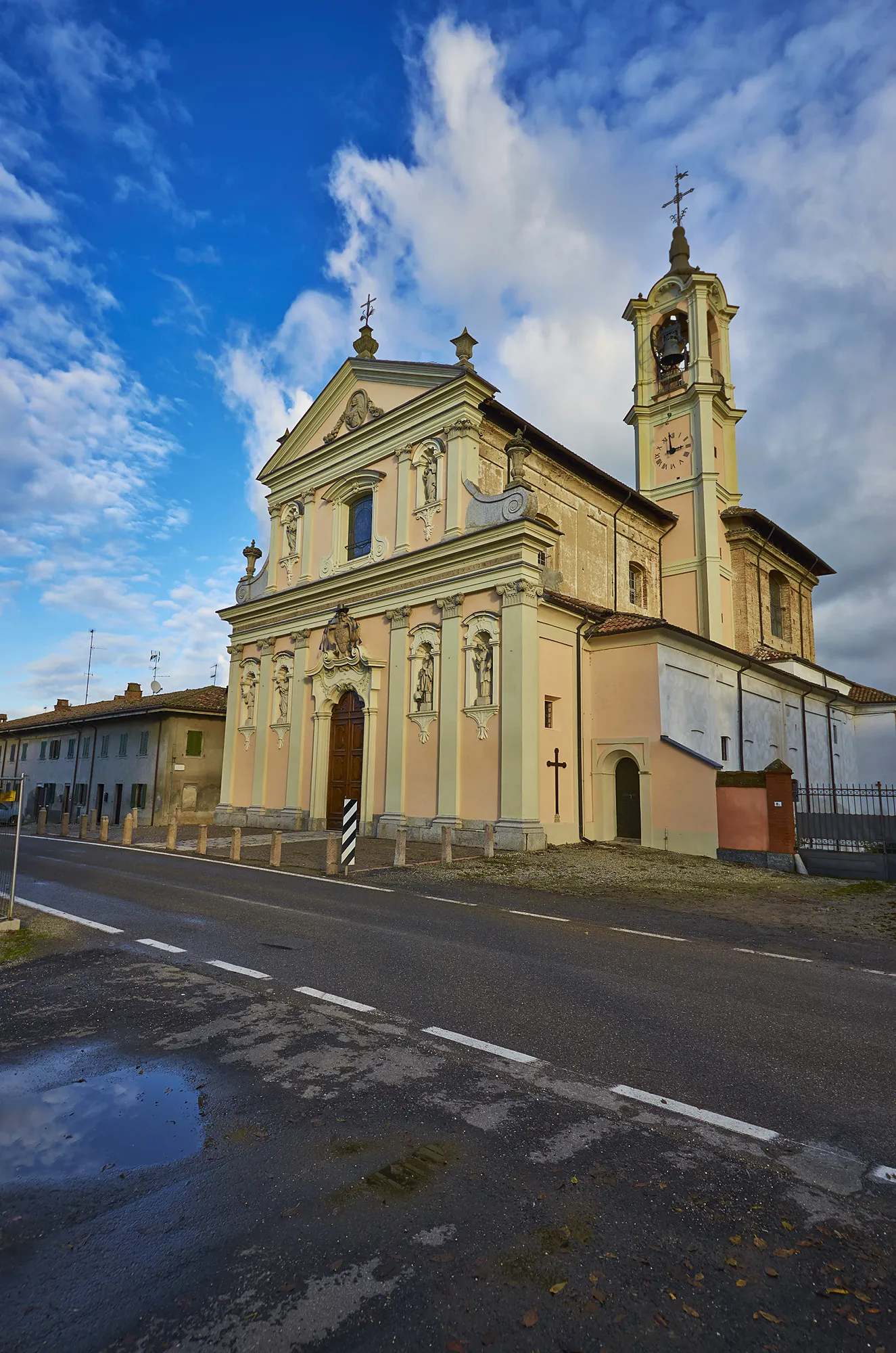 Photo showing: Chiesa e campanile, Casatisma