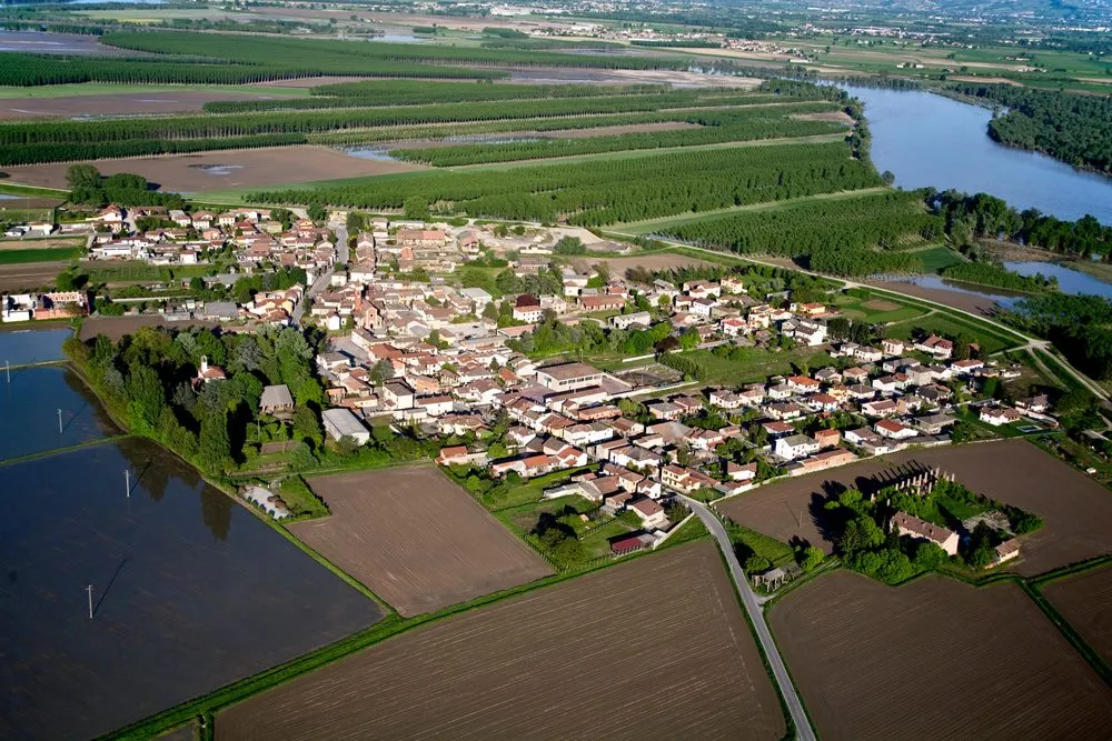 Photo showing: aereal view of Mezzana Rabattone