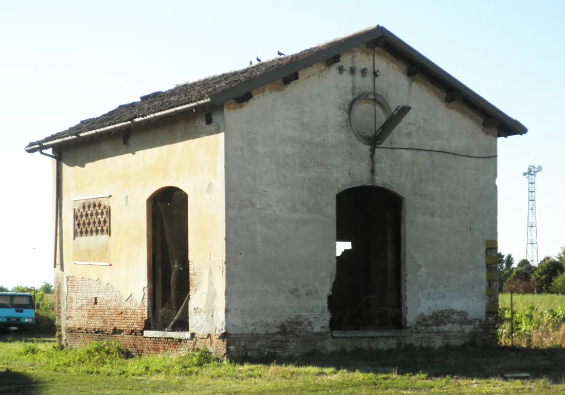 Photo showing: Stazione ferroviaria di Tromello, magazzino merci.