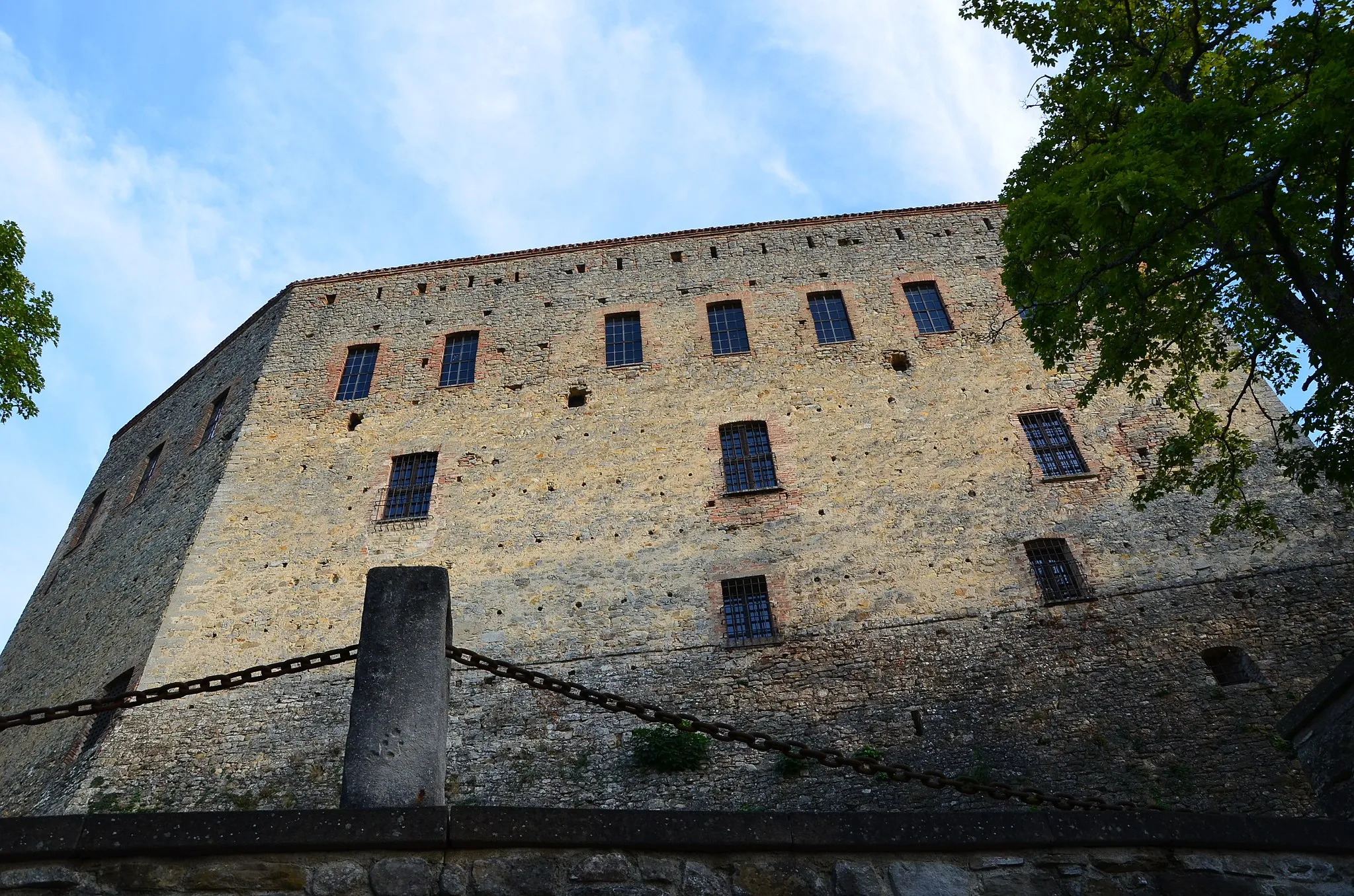 Photo showing: Zavattarello the castle dal Verme