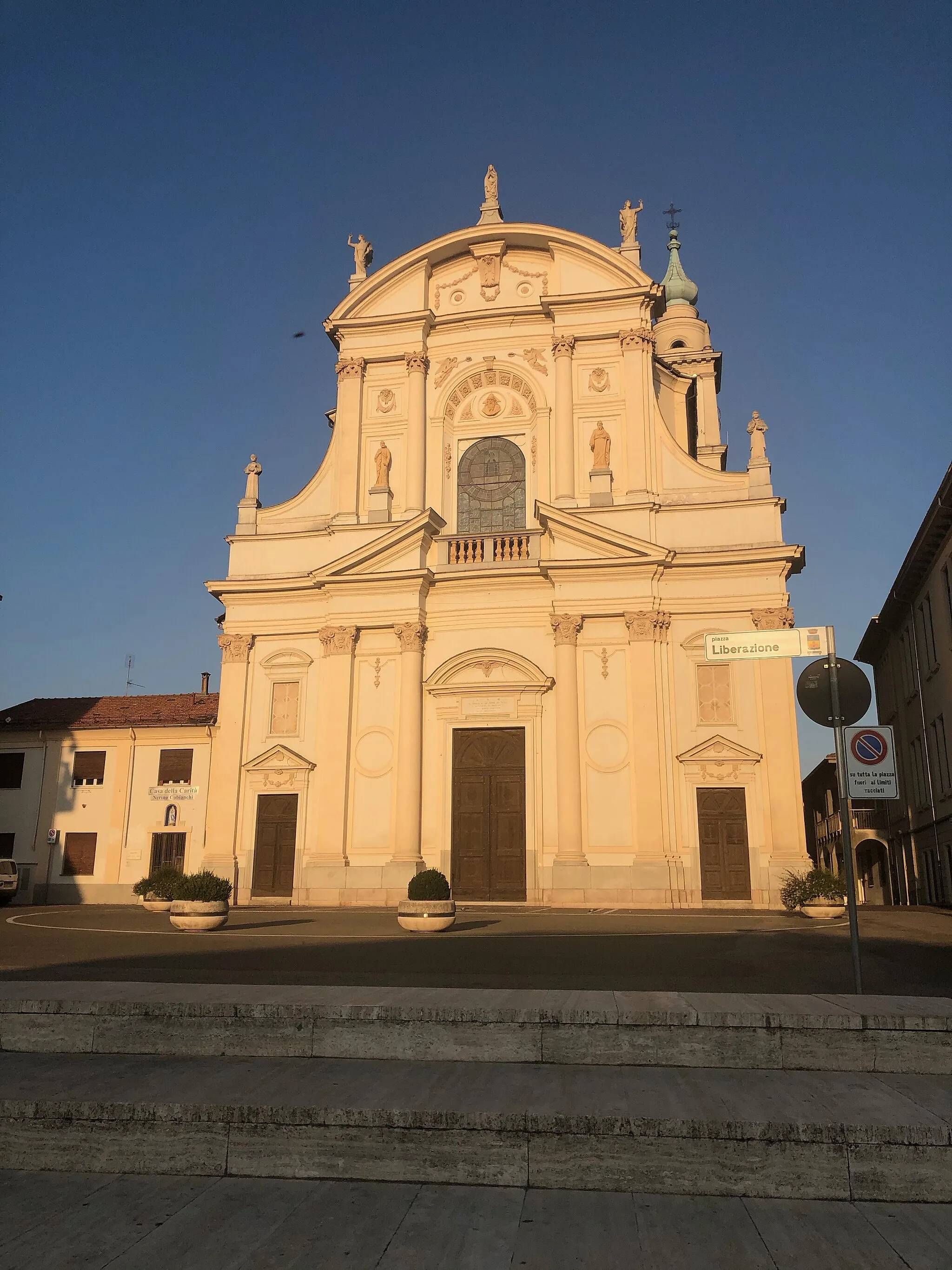 Photo showing: Facciata della chiesa parrocchiale di Cilavegna