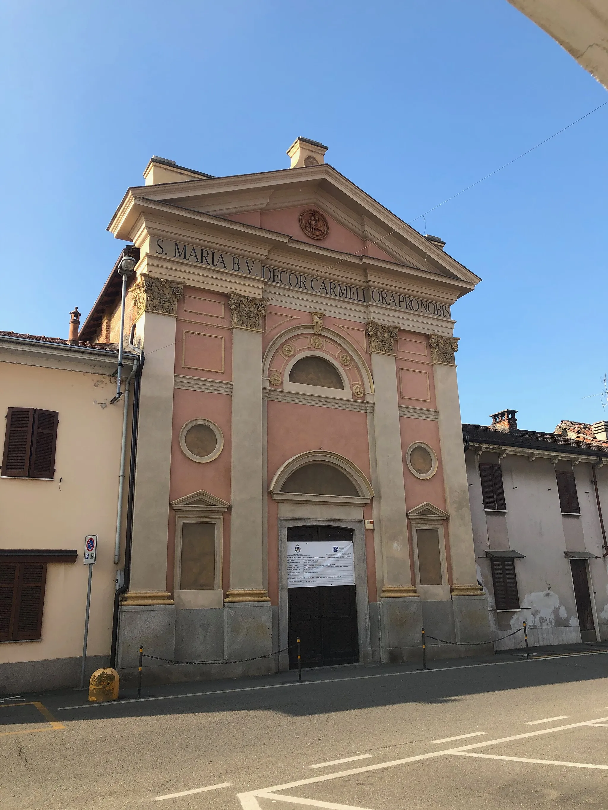 Photo showing: Facciata della chiesa della Beata Vergine del Carmine a Cilavegna