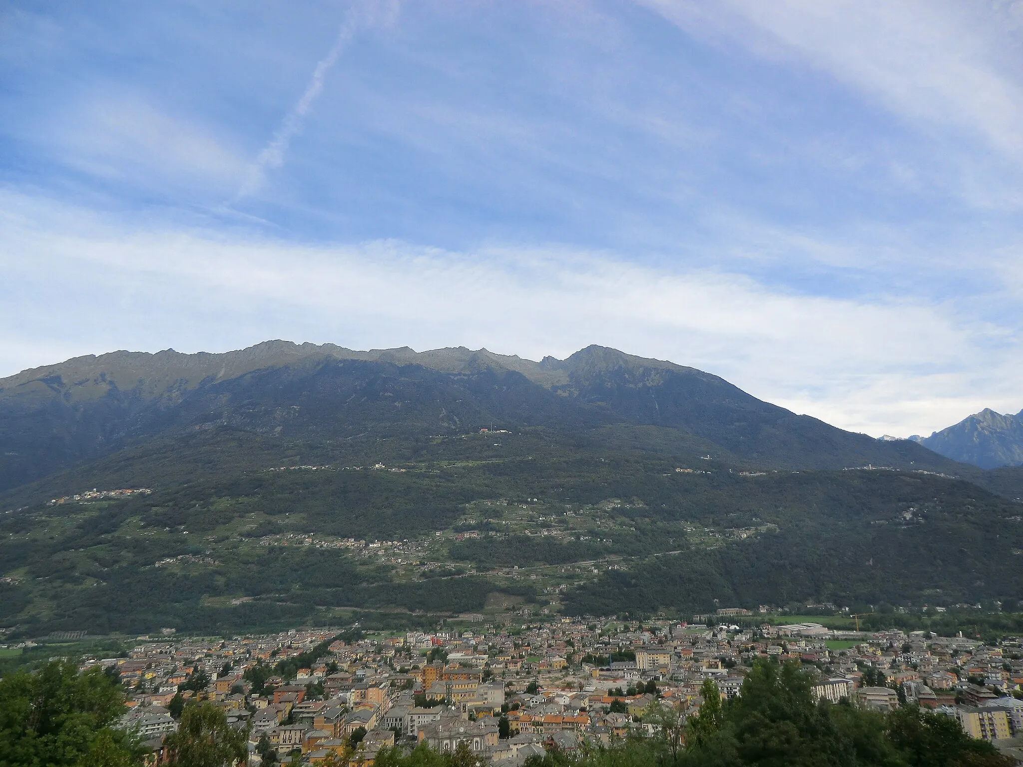 Photo showing: Panoramic view of Morbegno, in Italy.
