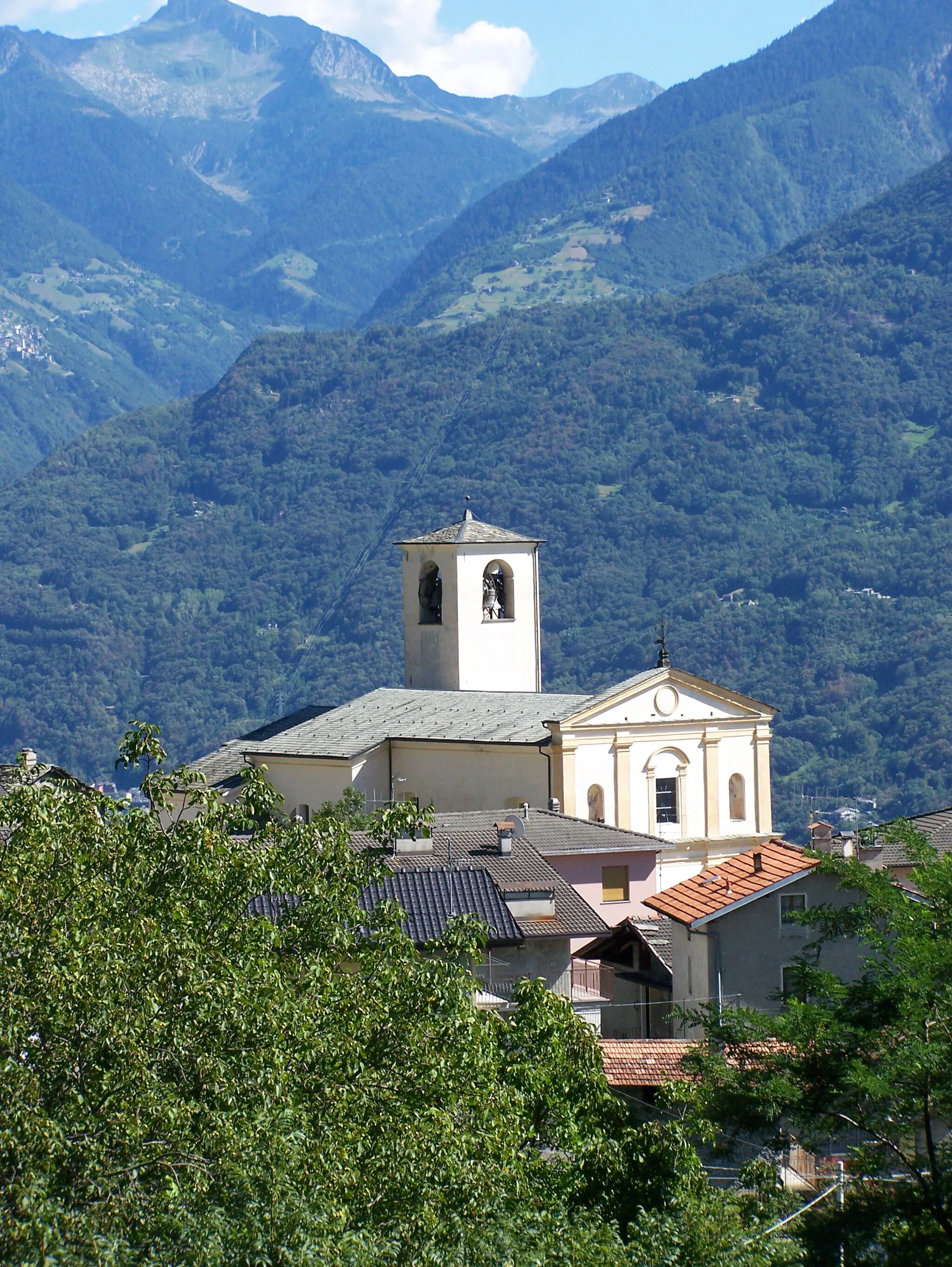 Photo showing: Panorama della chiesa di Cercino (SO) dal locale cimitero