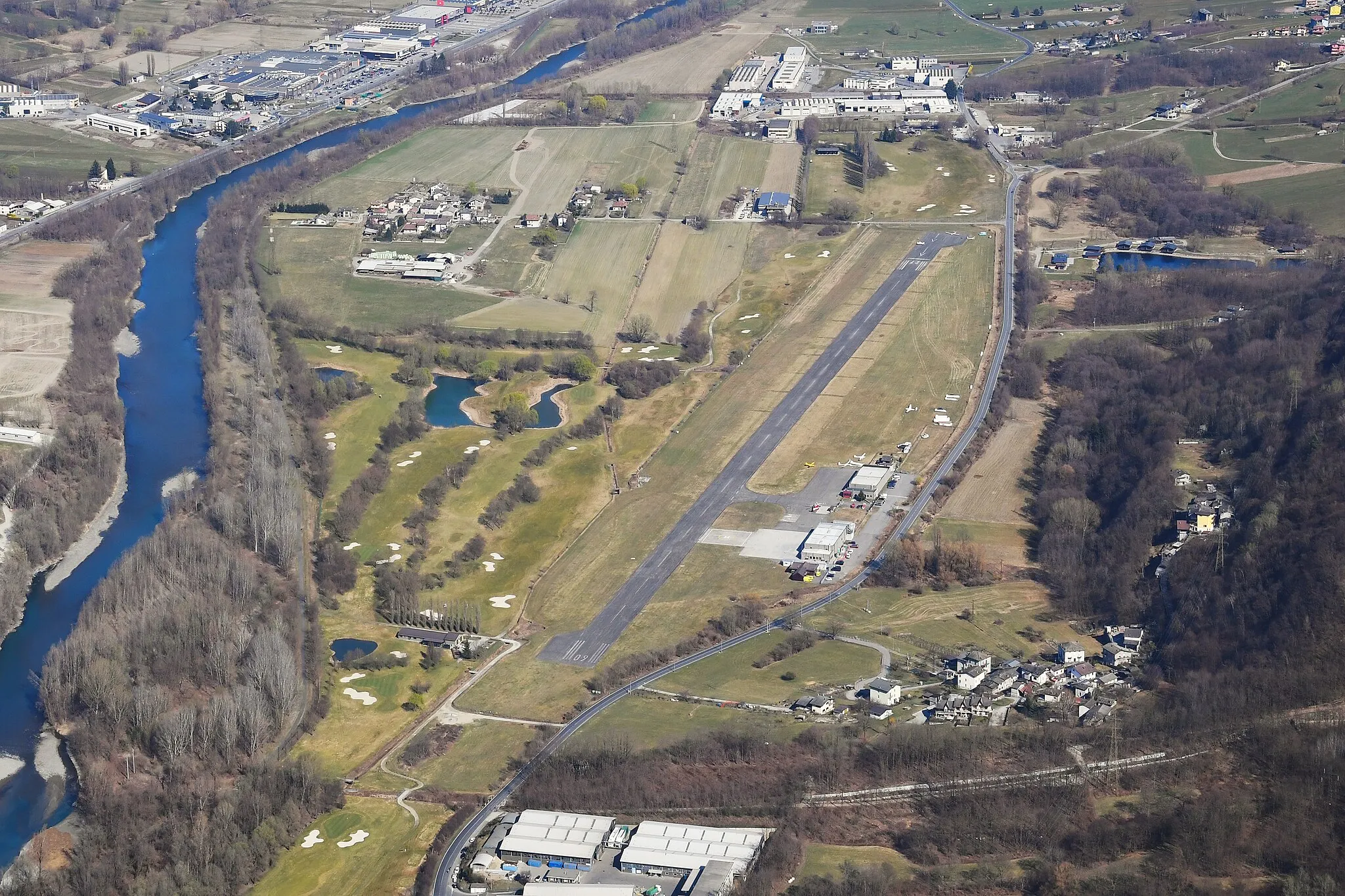 Photo showing: Aerial image of the Caiolo airfield