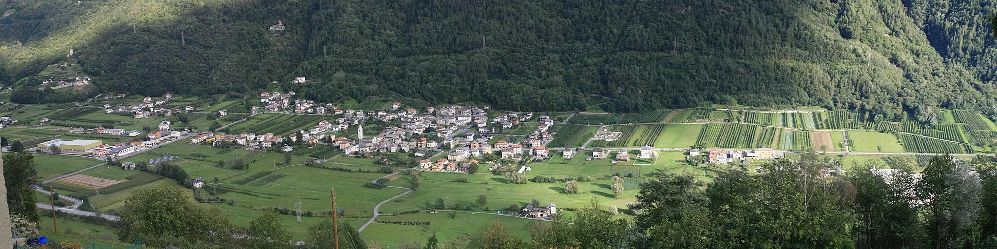 Photo showing: A panoramic view of the village Tovo di Sant´Agata in Valtellina (Lombardy).