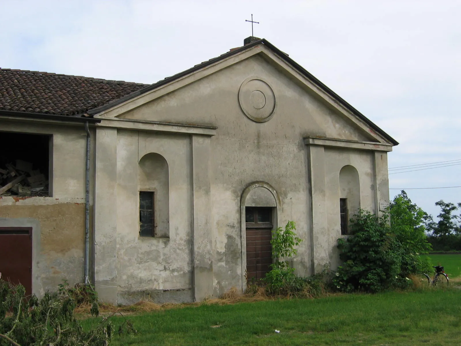 Photo showing: I resti della chiesa di Sant'Alessandro presso la cascina omonima (Zeme,PV,Italia