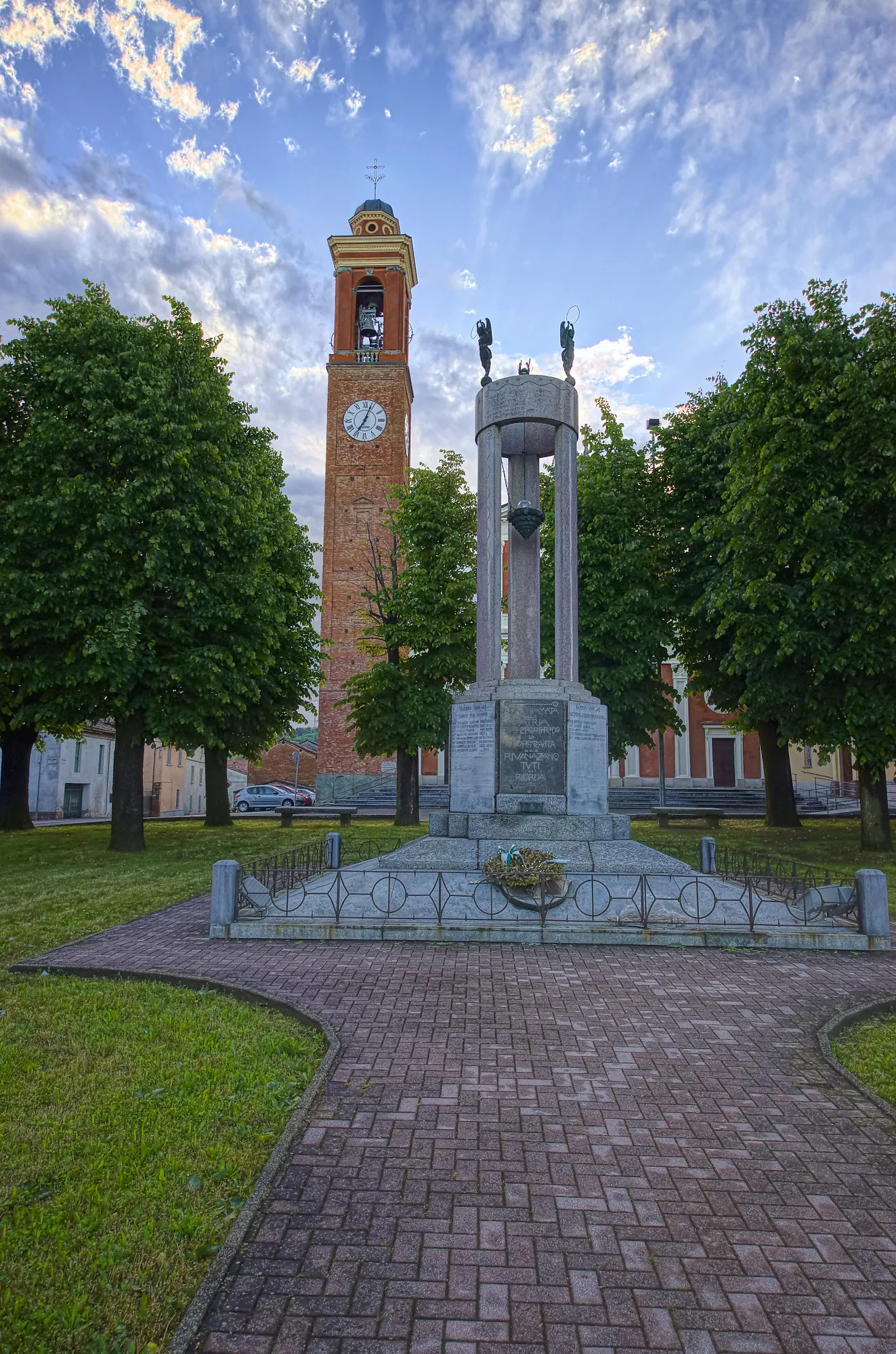 Photo showing: Monumento ai caduti