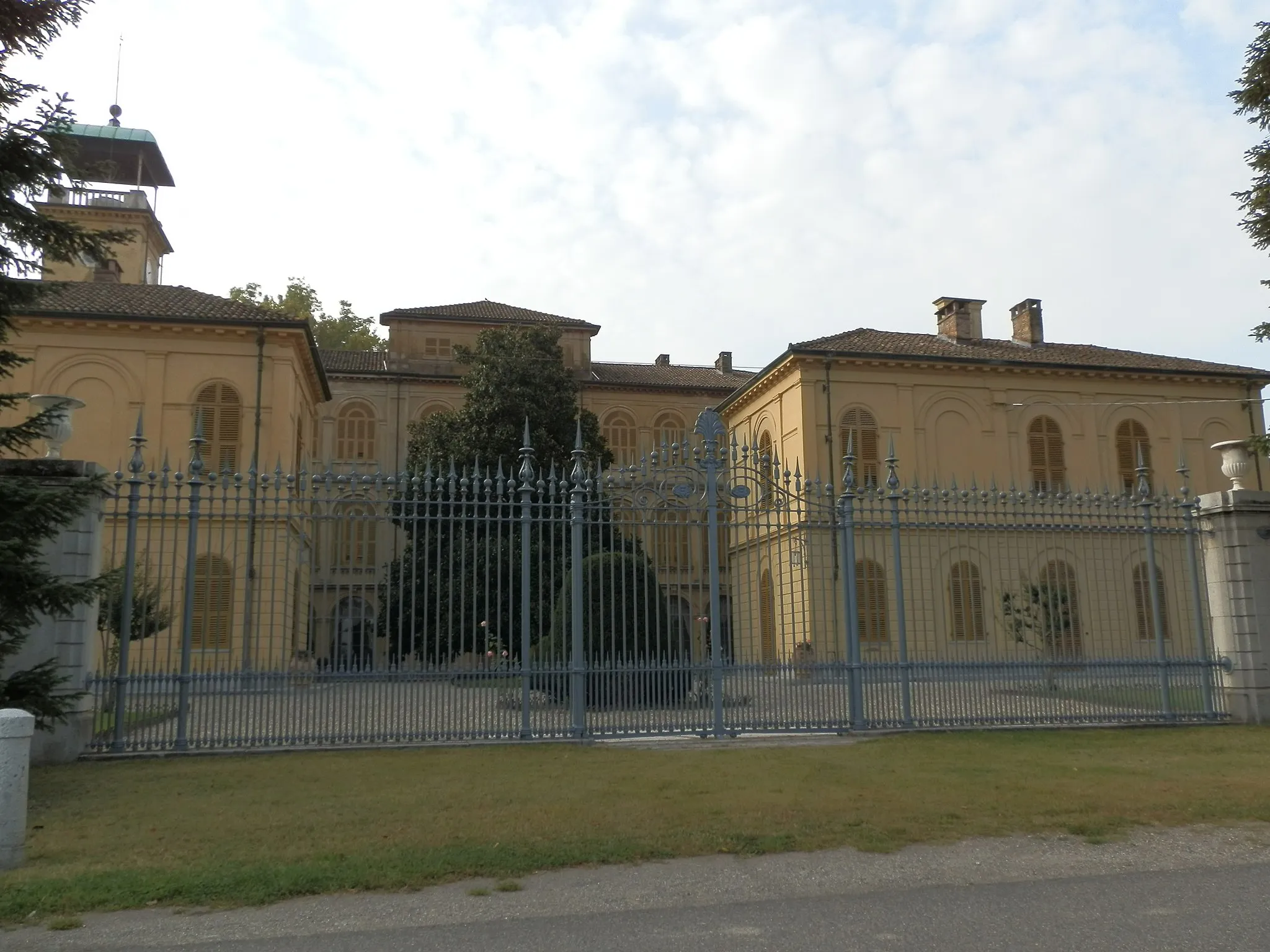 Photo showing: Villa Meroni to Porana