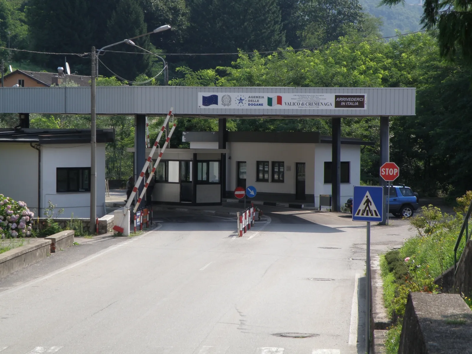 Photo showing: frontier between Italy and Switzerland - Cremenaga Zoll
