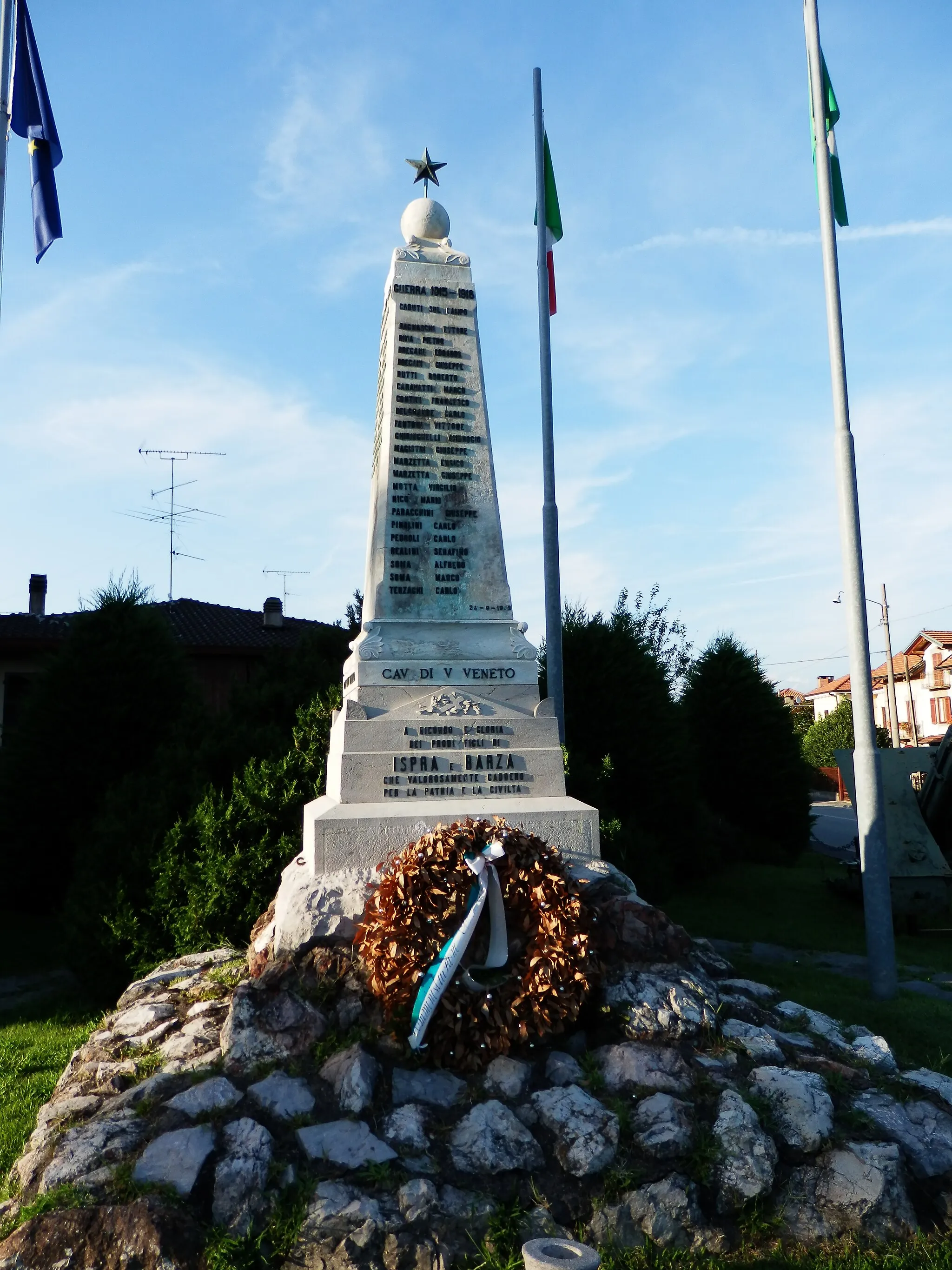 Photo showing: War memorial. via Marconi, Ispra (Varese, Italy)