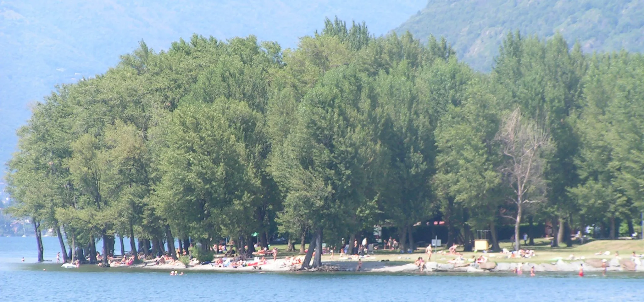 Photo showing: Beach of Maccagno (Lago Maggiore)