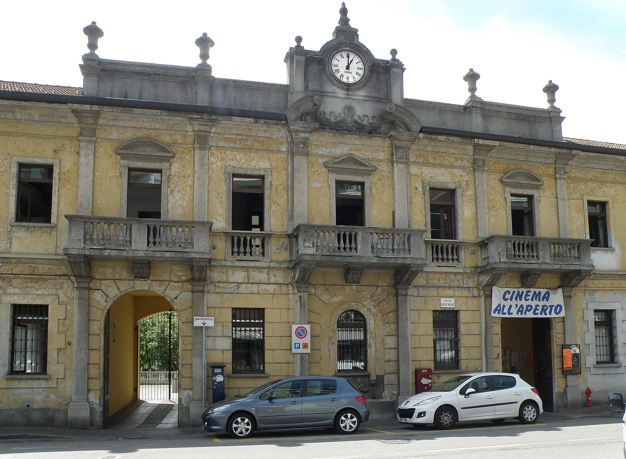 Photo showing: Sesto Calende, ville italienne de la prov. de Varèse, sur le Tessin. Mairie (municipio), façade principale.