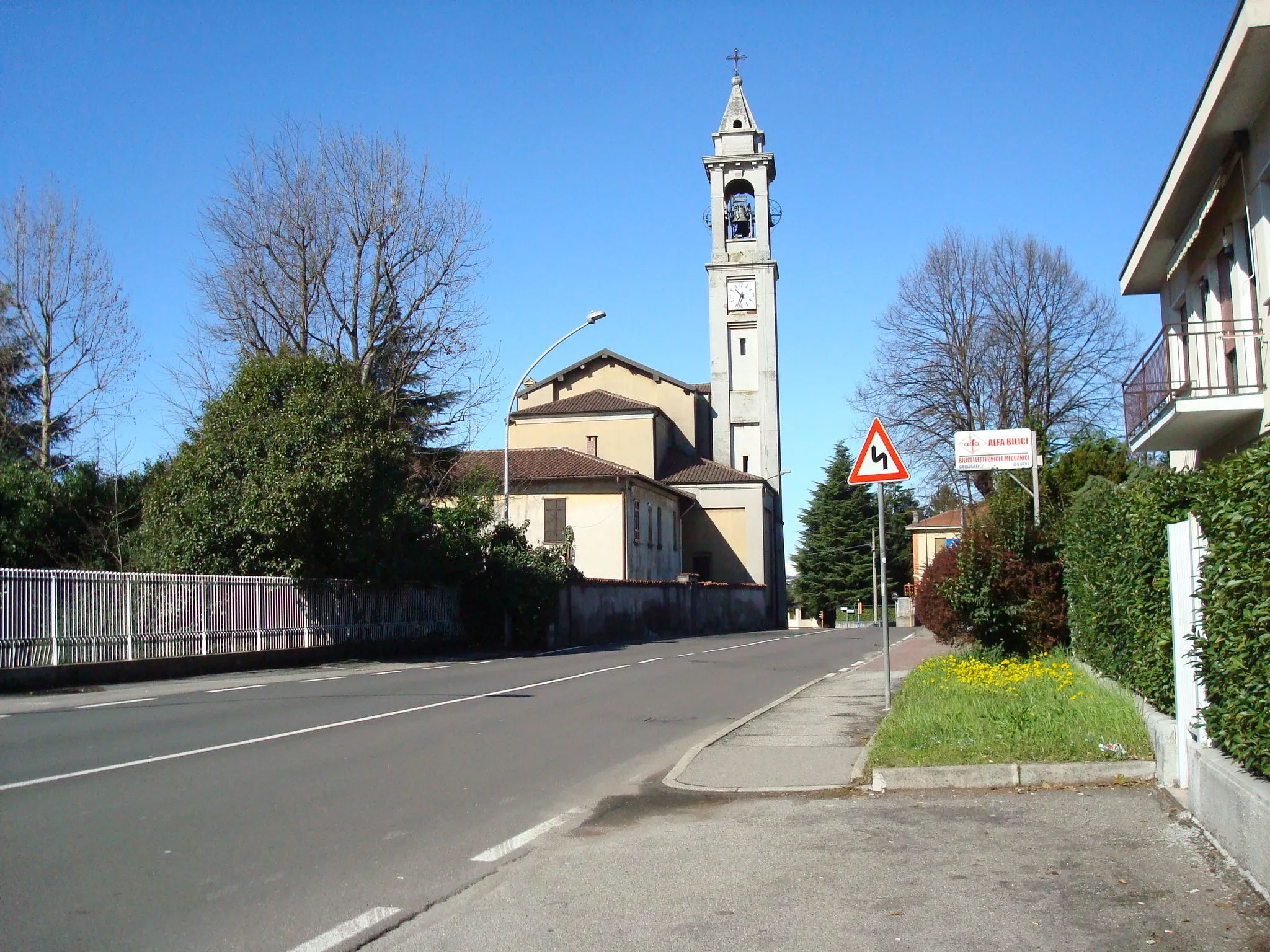 Photo showing: vista della chiesa da est (Oggiona con Santo Stefano)