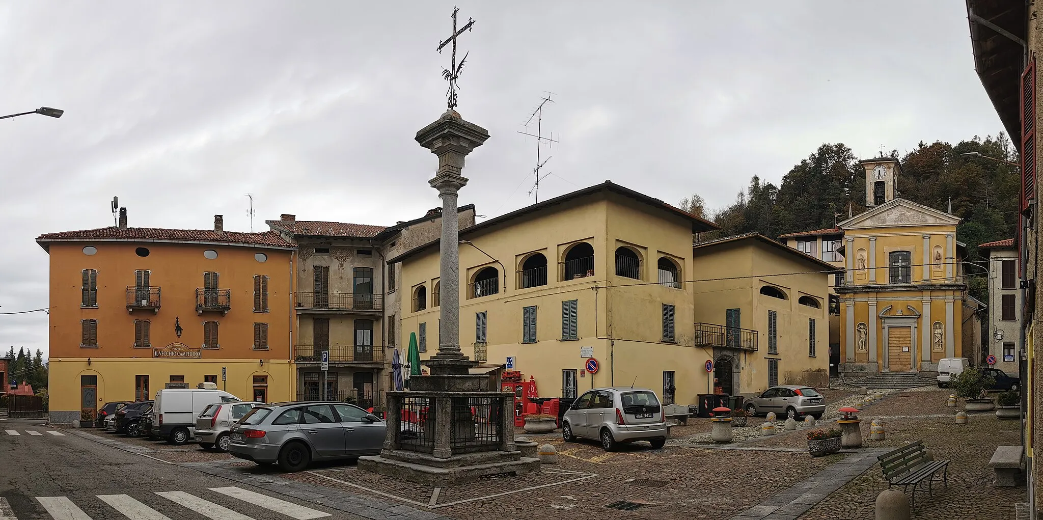 Photo showing: Piazza Dante Girani a Montegrino (centro capoluogo di Montegrino Valtravaglia).