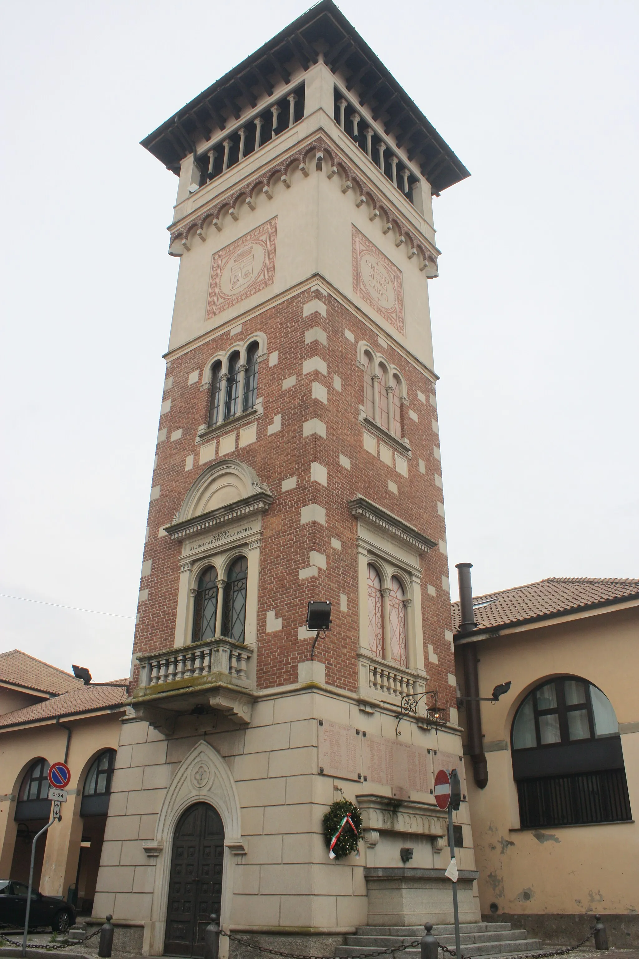 Photo showing: La torre ai Caduti a Origgio, in provincia di Varese.