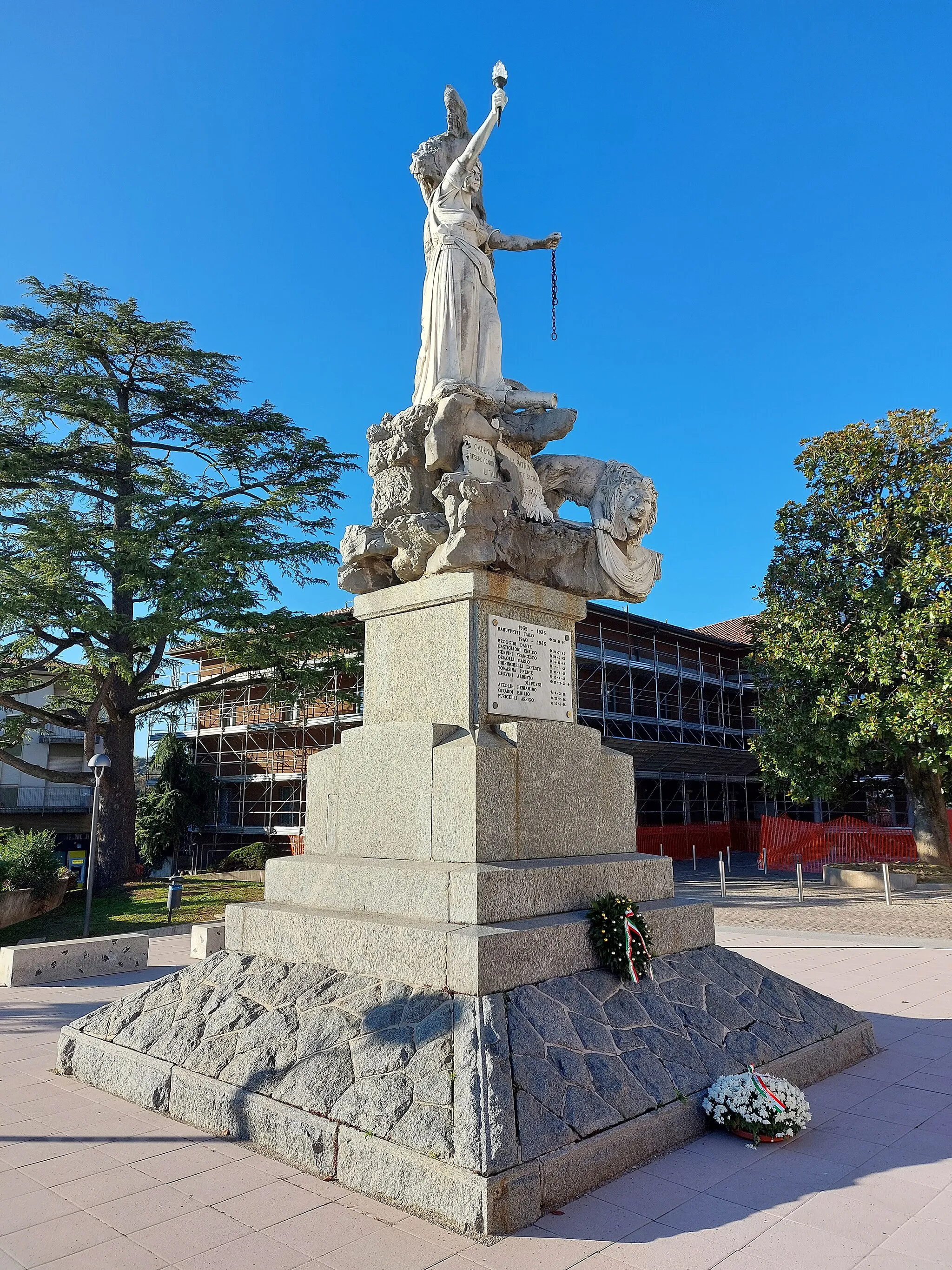 Photo showing: Castronno - Monumento ai caduti