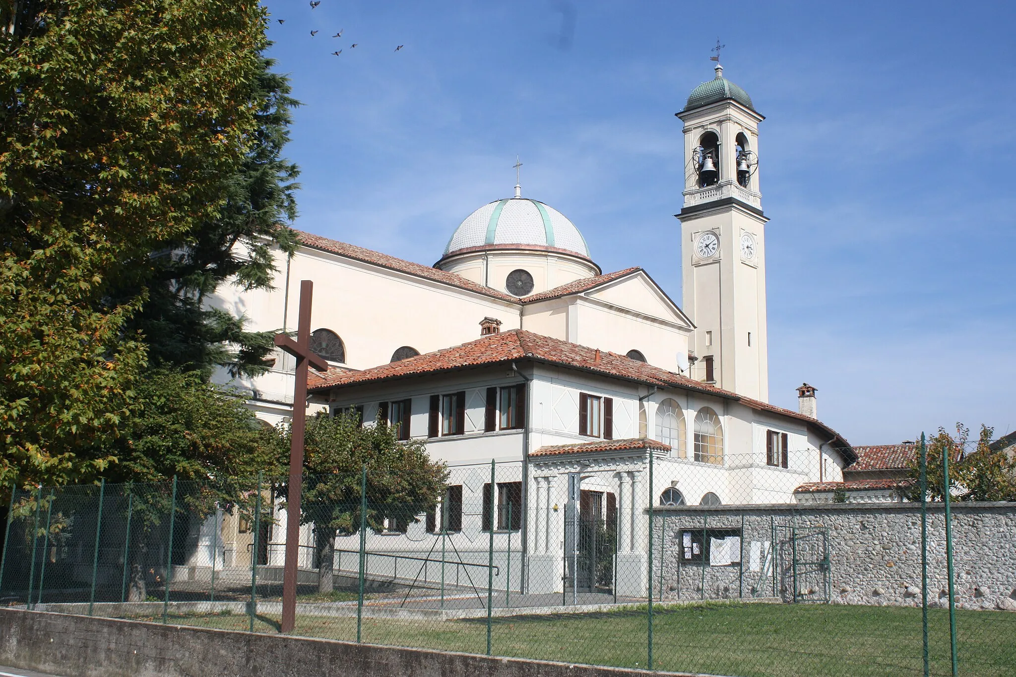 Photo showing: La chiesa dei Santi Pietro e Paolo a Daverio, in provincia di Varese.