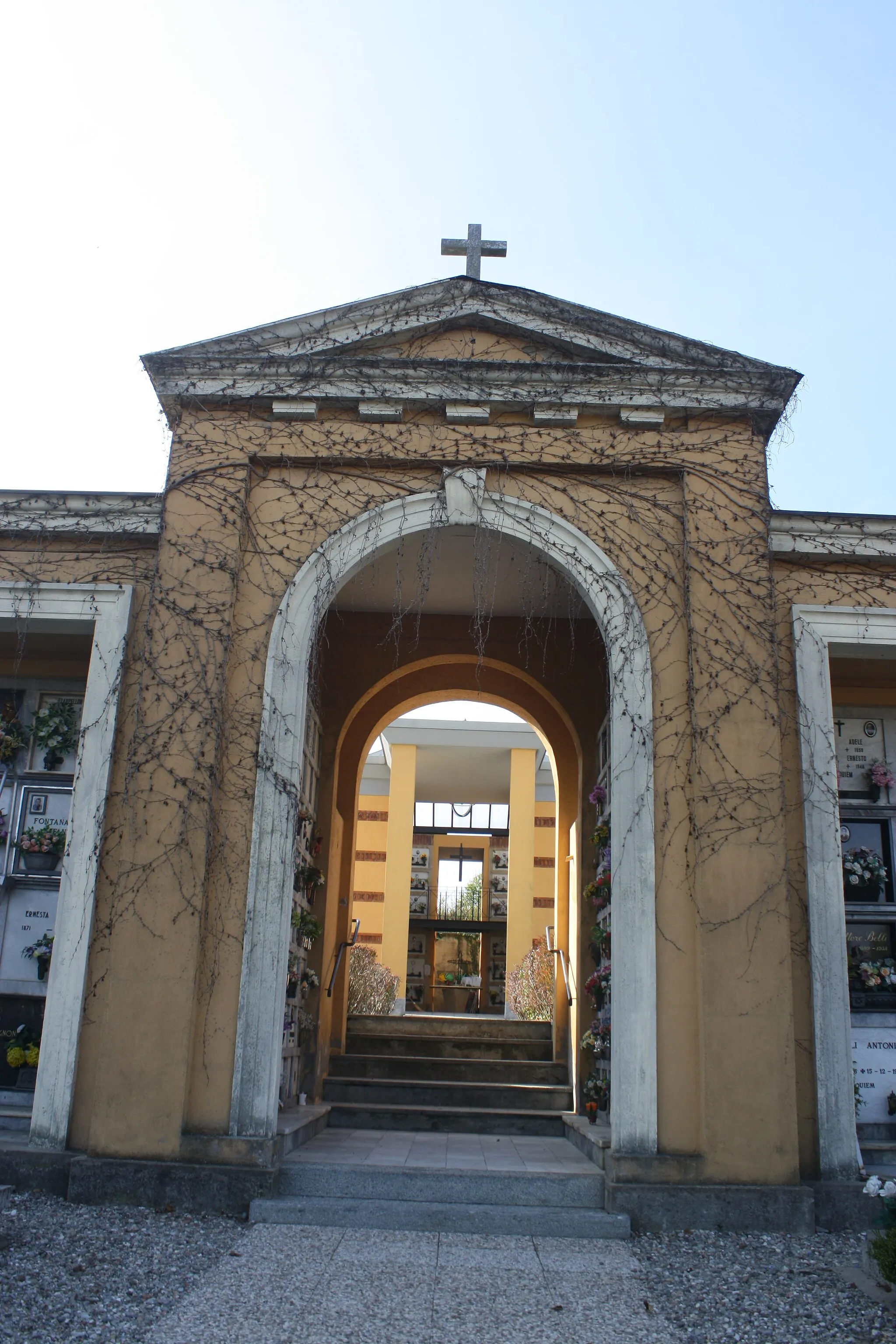 Photo showing: Il cimitero di Daverio, in provincia di Varese.