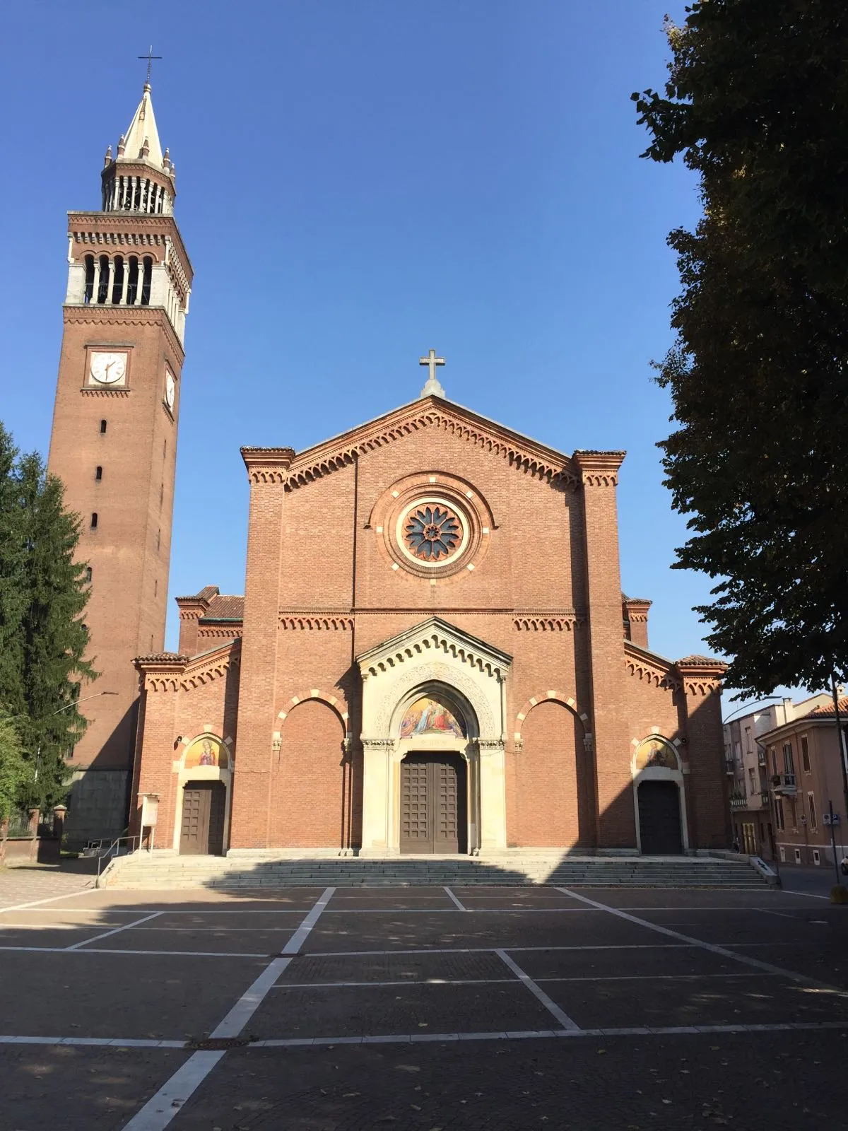 Photo showing: The front of the church of San Giulio