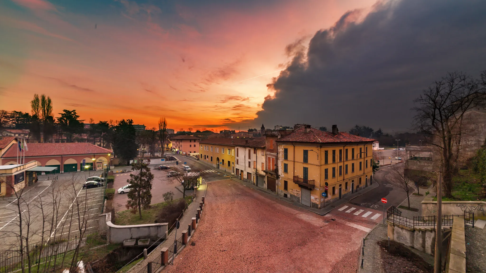 Photo showing: 500px provided description: Winter dawn in Castellanza [#landscape ,#sunrise ,#morning ,#hdr ,#italy ,#cityscape ,#town ,#village ,#dawn ,#italia ,#lombardia ,#lombardy ,#paesaggio ,#alba ,#castellanza]