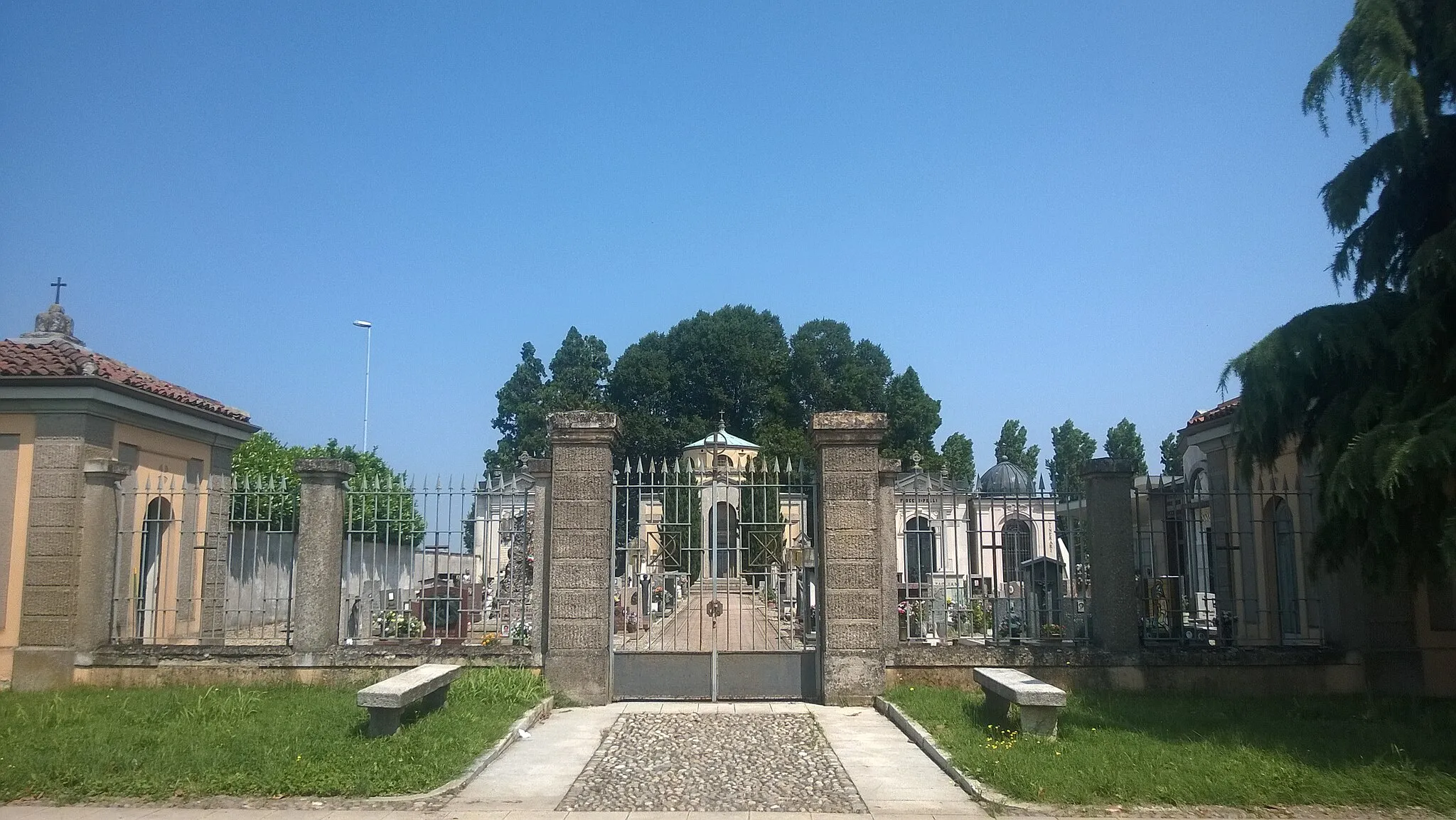 Photo showing: Cimitero di Siziano