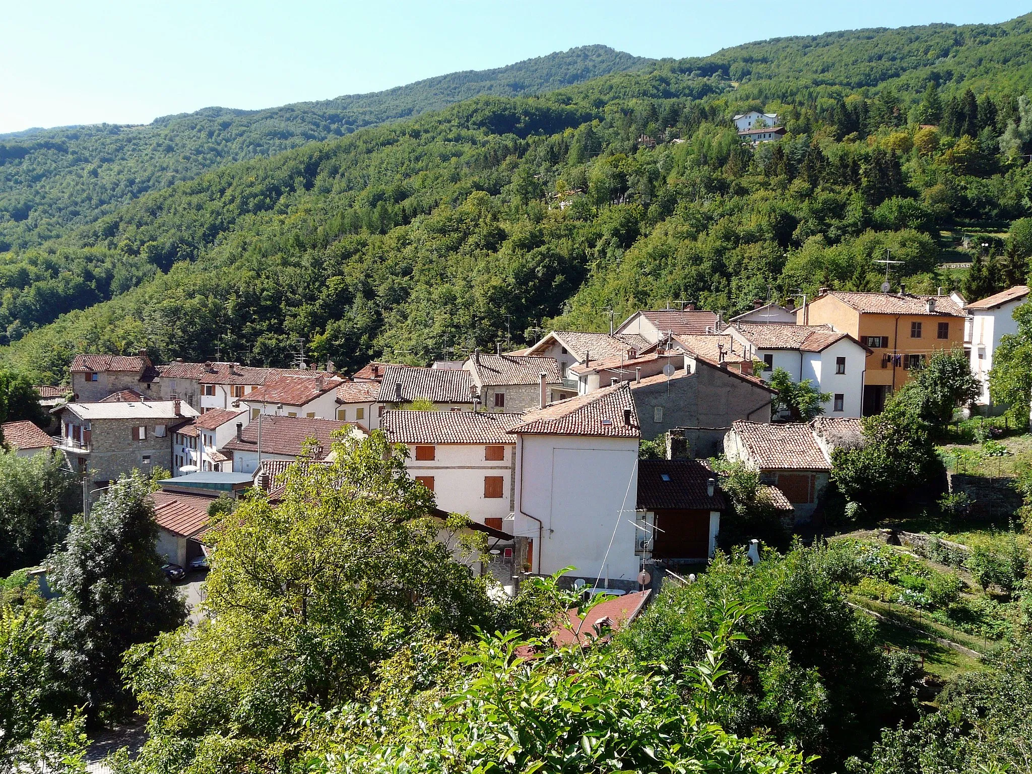 Photo showing: Panorama della frazione di Caldirola, Comune di Fabbrica Curone, Piemonte, Italia