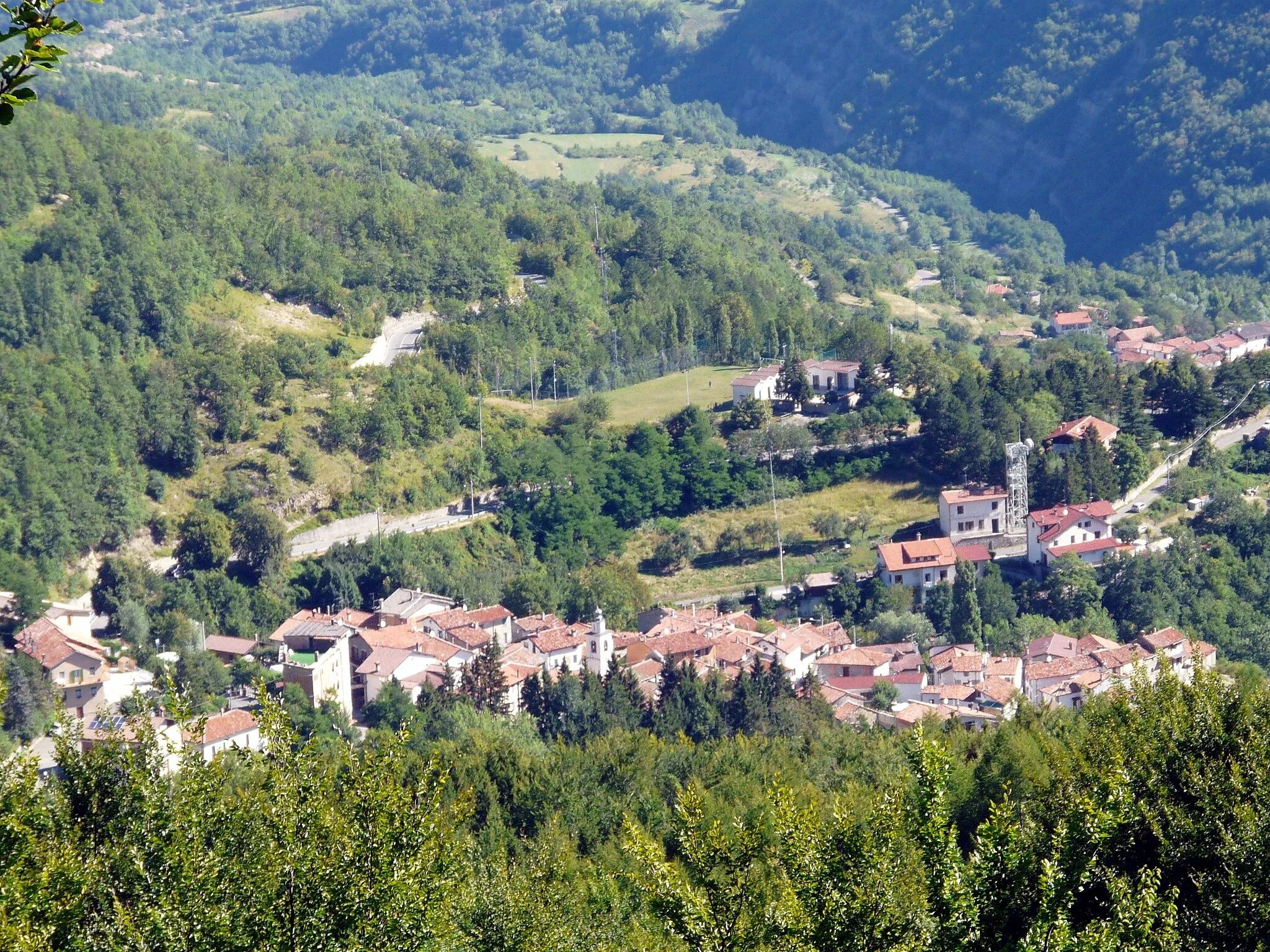 Photo showing: Panorama della frazione di Garadassi, Comune di Fabbrica Curone, Piemonte, Italia