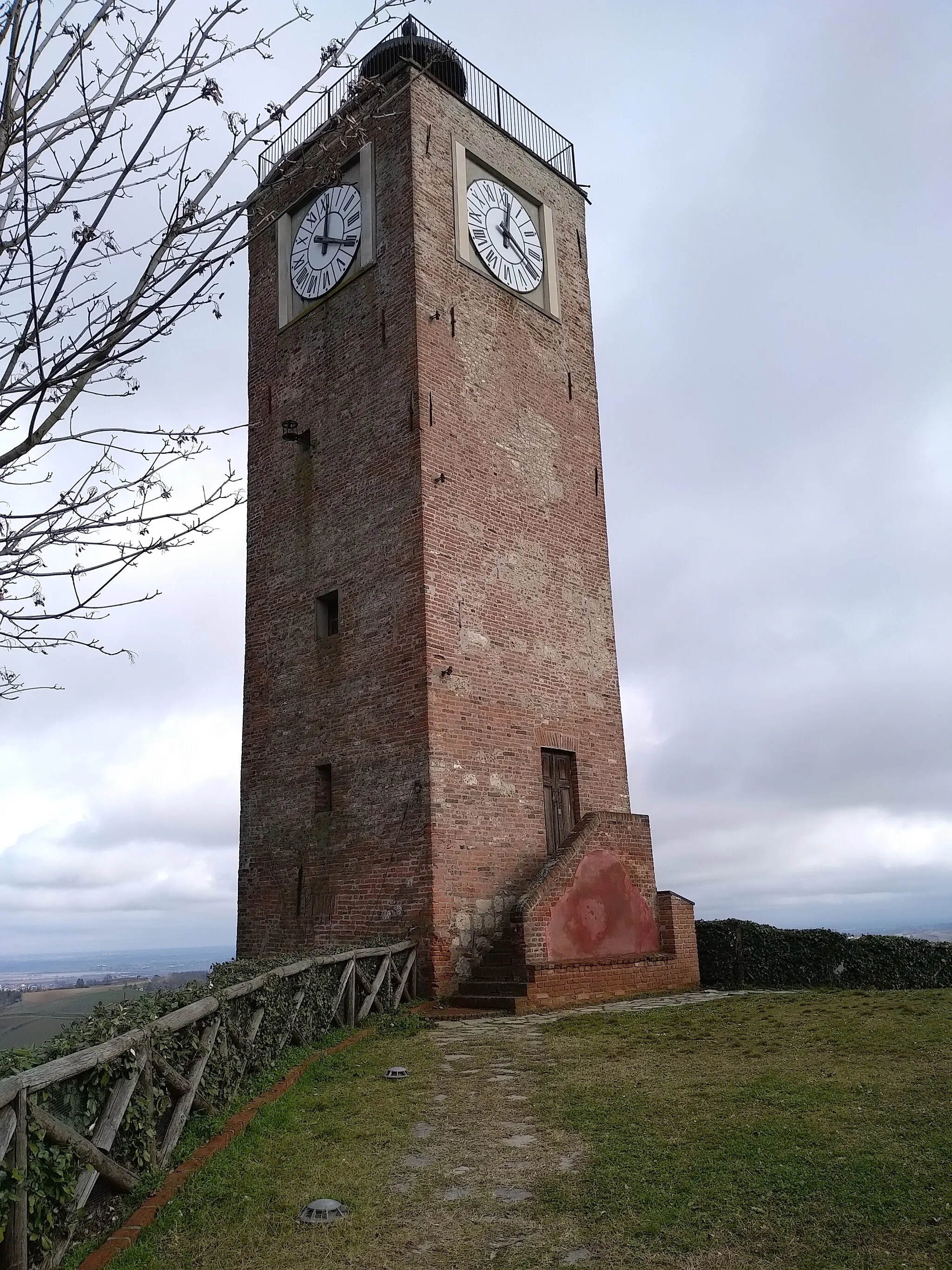 Photo showing: civic Tower of Lu (Monferrato)