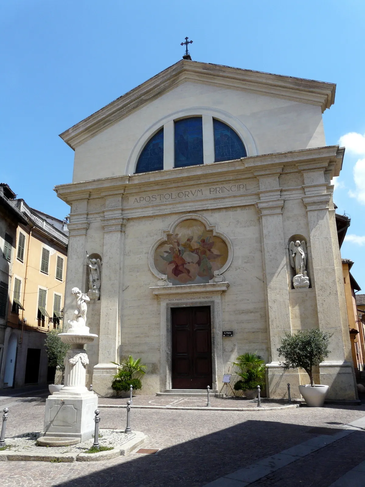 Photo showing: Facciata della chiesa di San Pietro, Novi Ligure, Piemonte, Italia