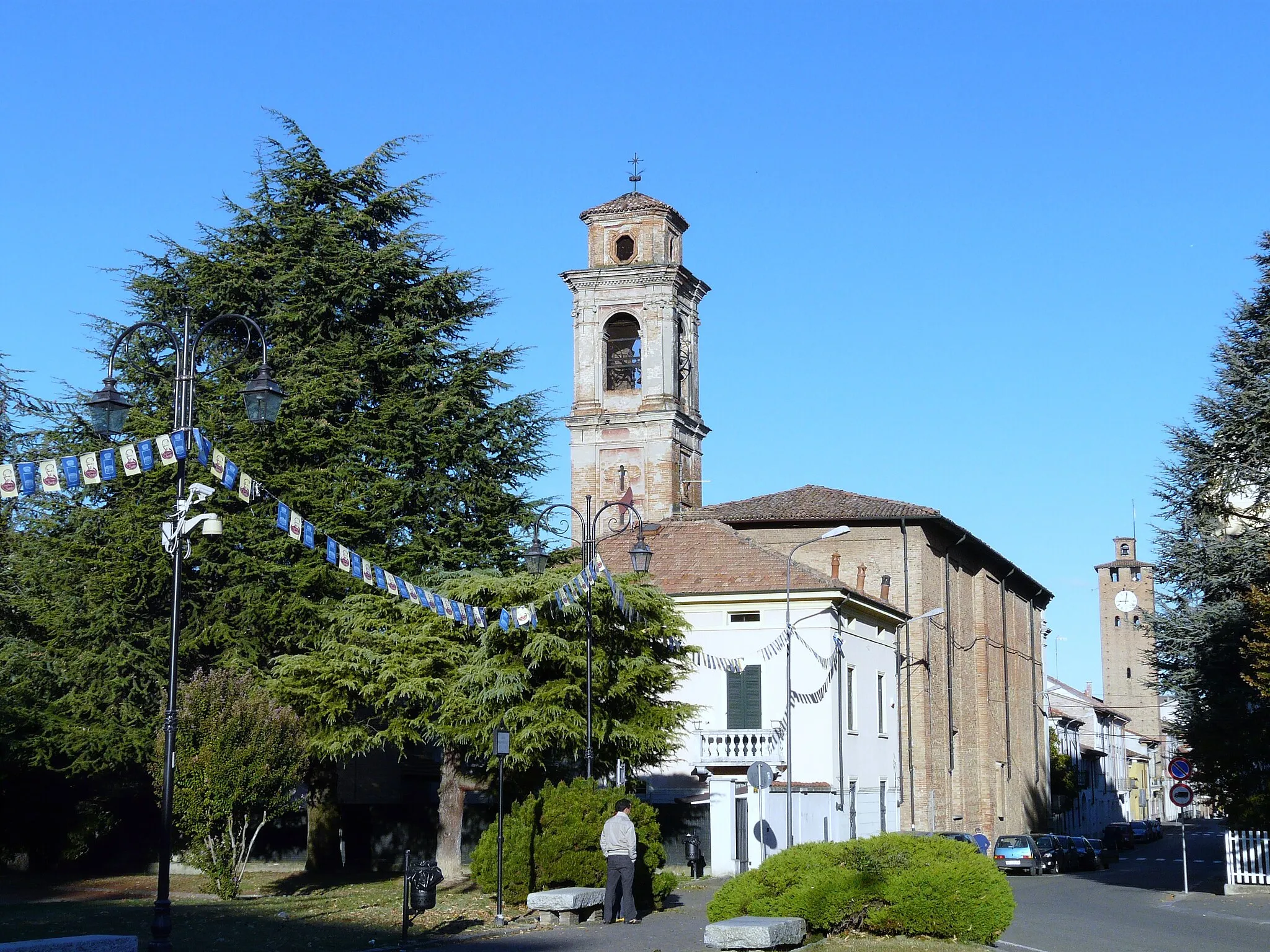 Photo showing: Piazza e campanile della chiesa di San Giovanni, Pontecurone, Piemonte, Italy