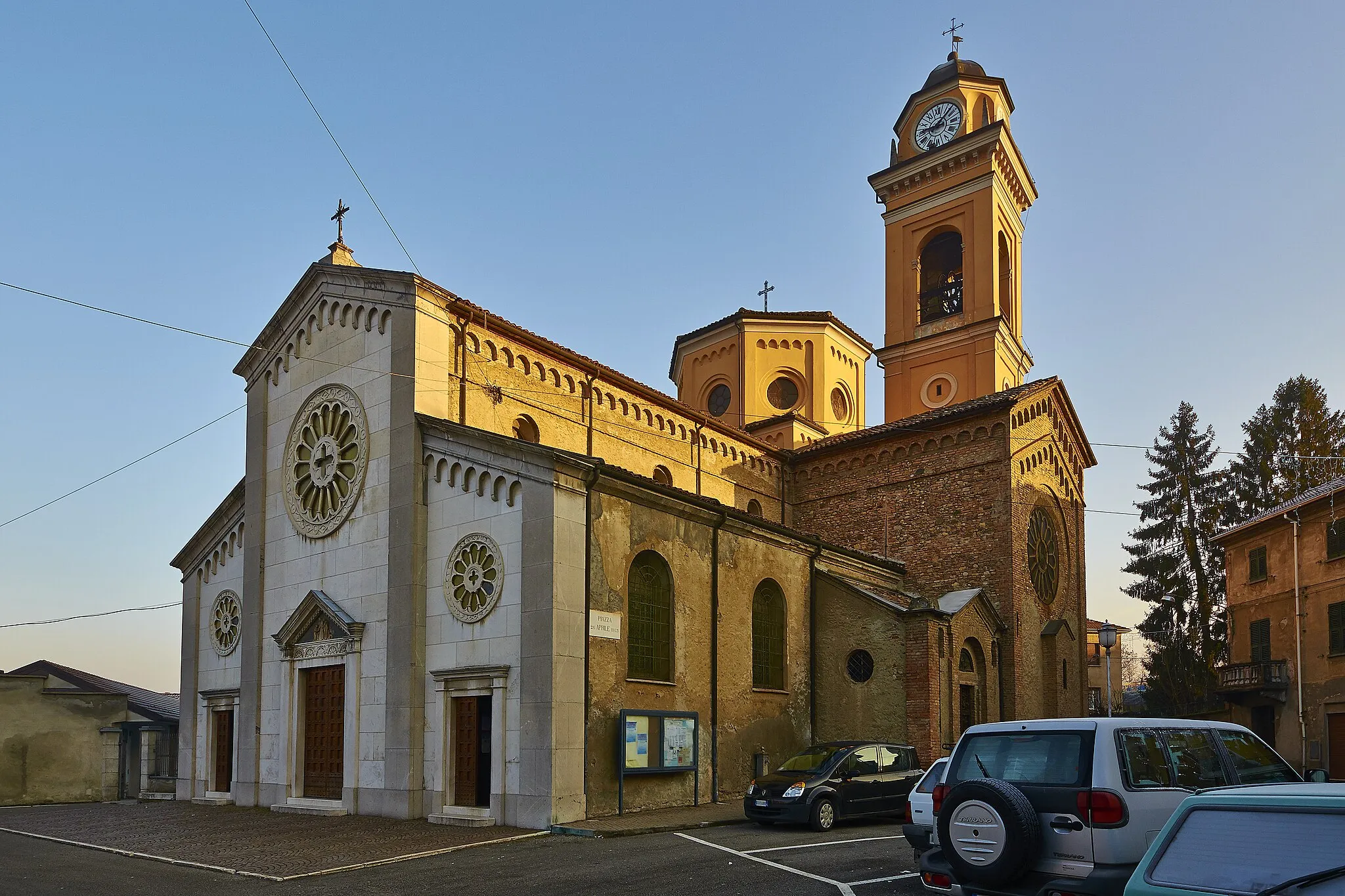 Photo showing: Chiesa di San Pietro, vista di tre quarti