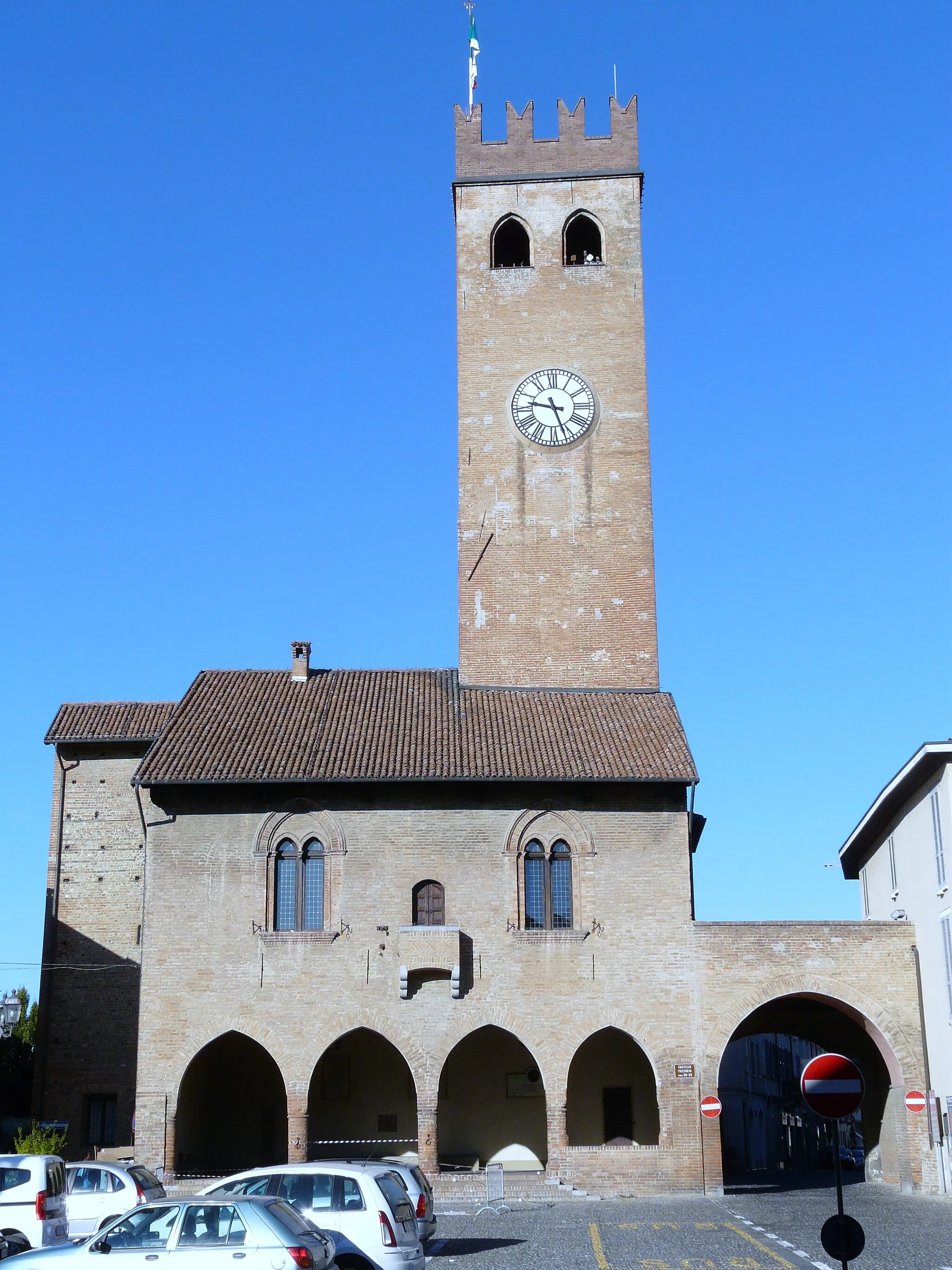 Photo showing: Palazzo Pretorio (castello dei Torriani e Bandello), Castelnuovo Scrivia, Piemonte, Italy